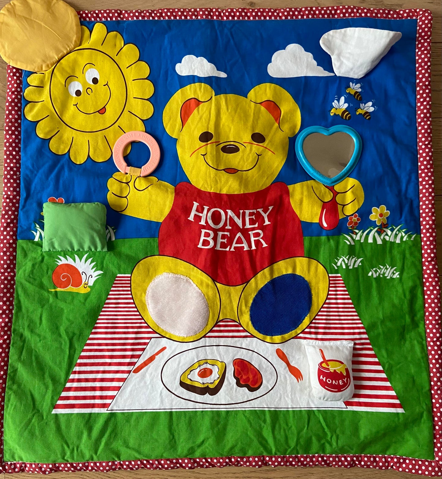 HONEY BEAR vintage play mat