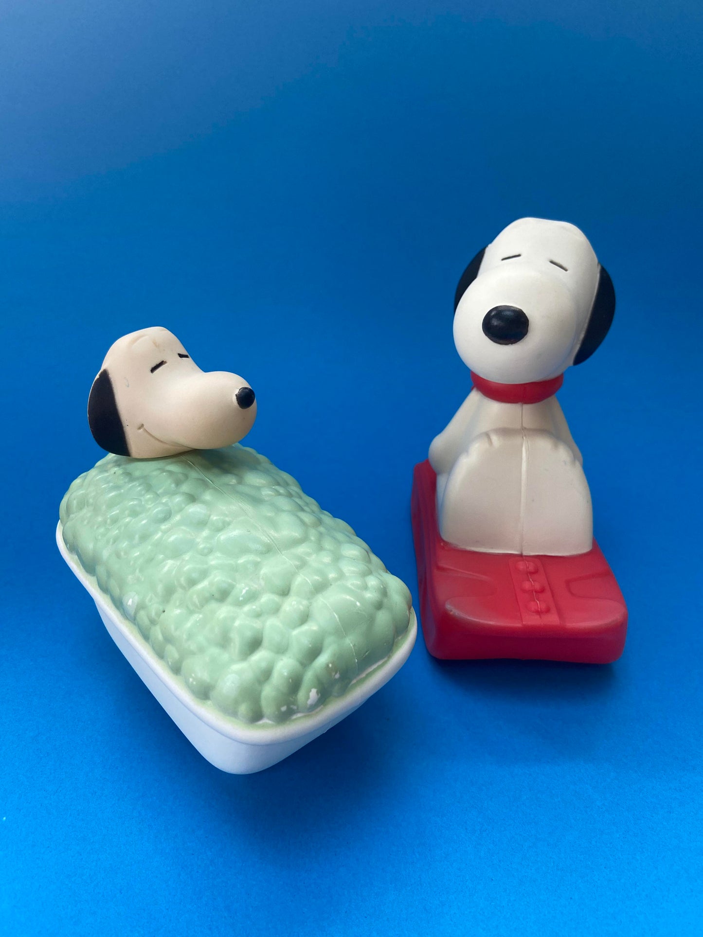 Paire de contenants de bain moussant SNOOPY vintage