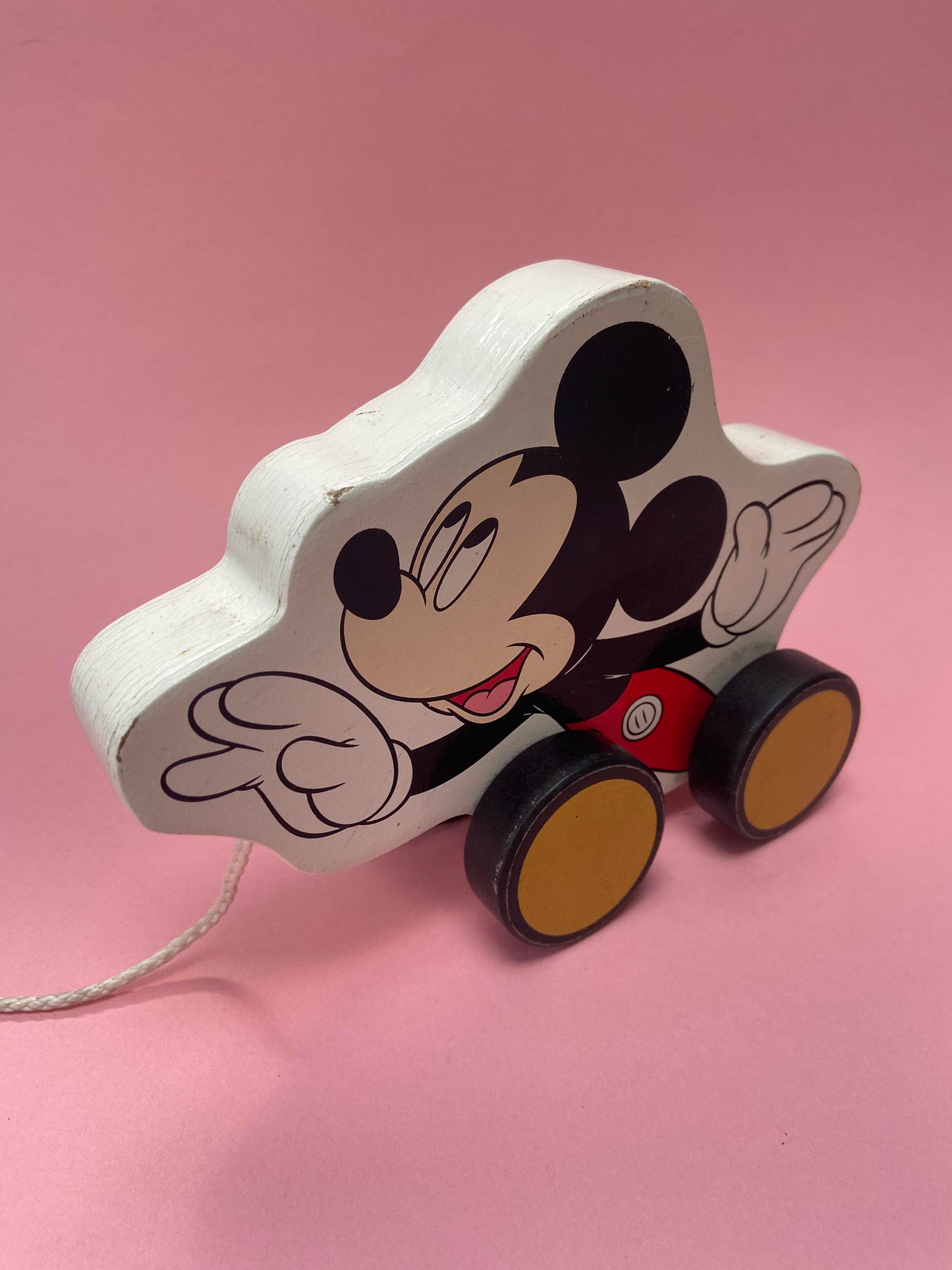 Jouet MICKEY en bois à tirer.