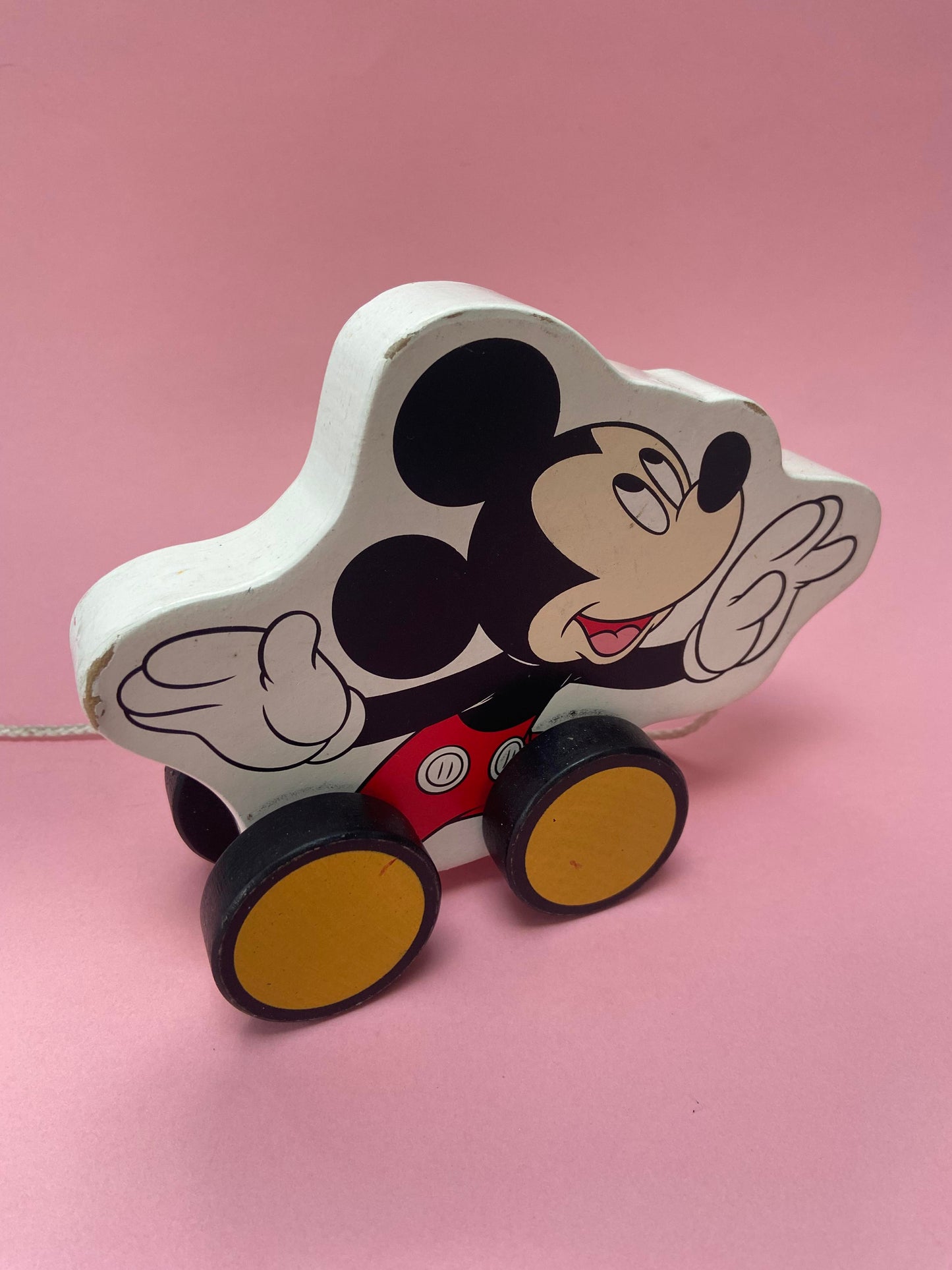 Jouet MICKEY en bois à tirer.