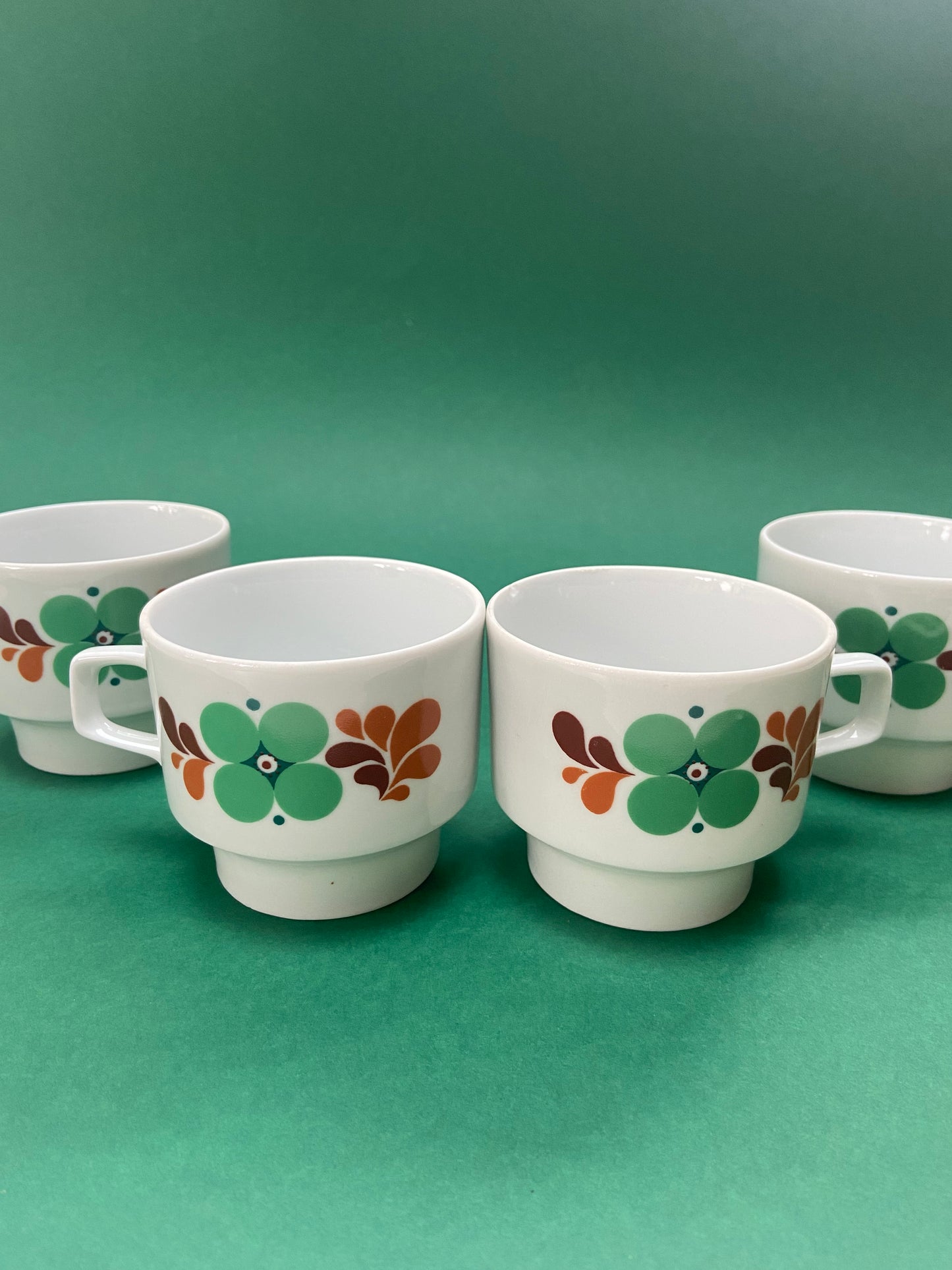 4 seventies pattern cups