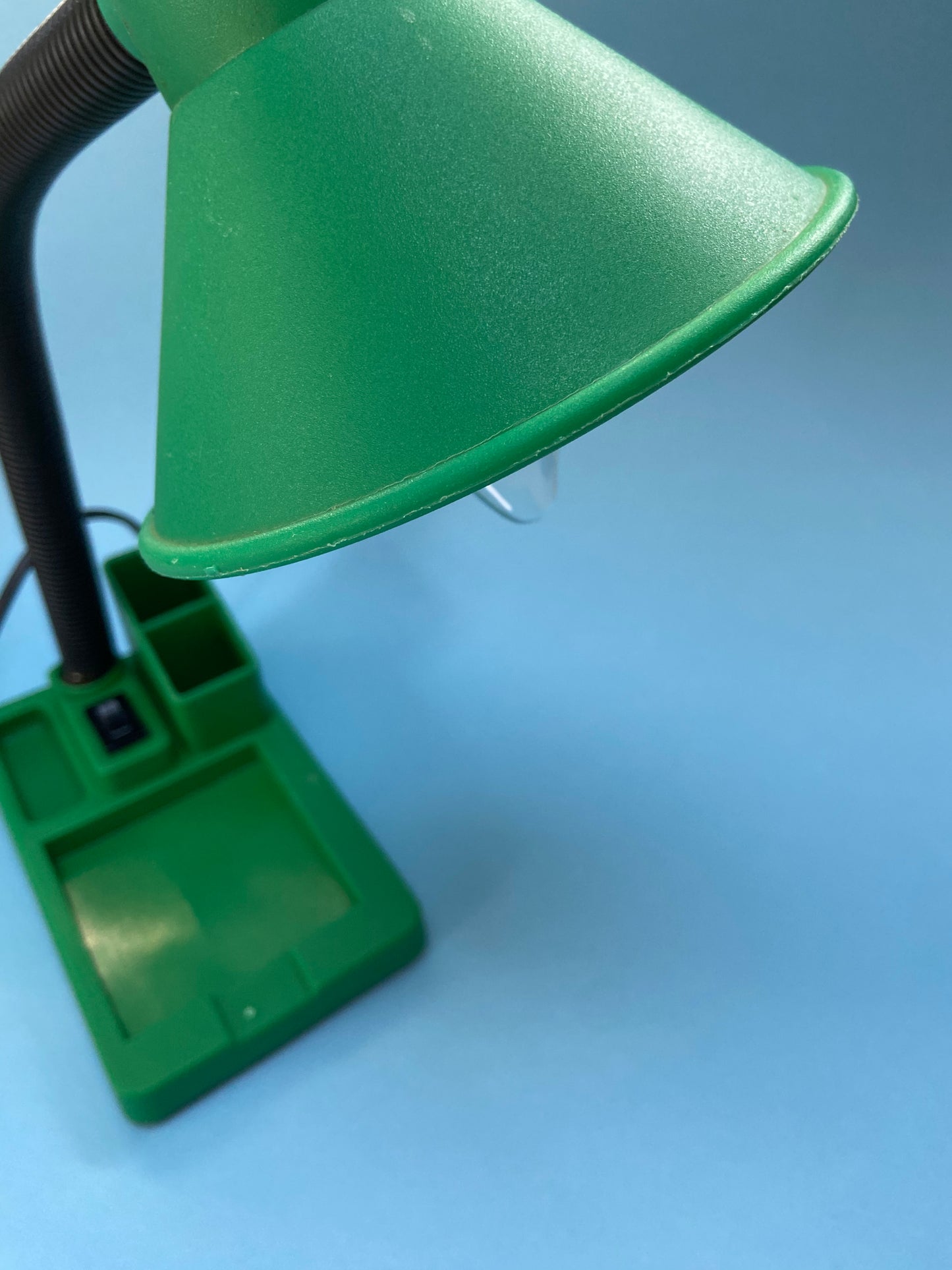 Lampe de bureau plastique vintage VERT