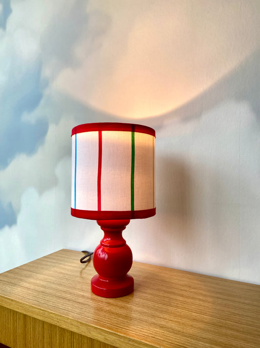 Petite lampe de chevet CHACH Créa pied rouge abat jour rayures couleurs primaires