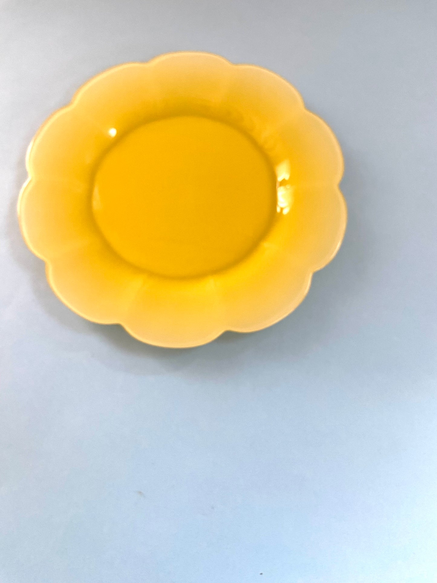 Assiette forme fleur JAUNE SOLEIL