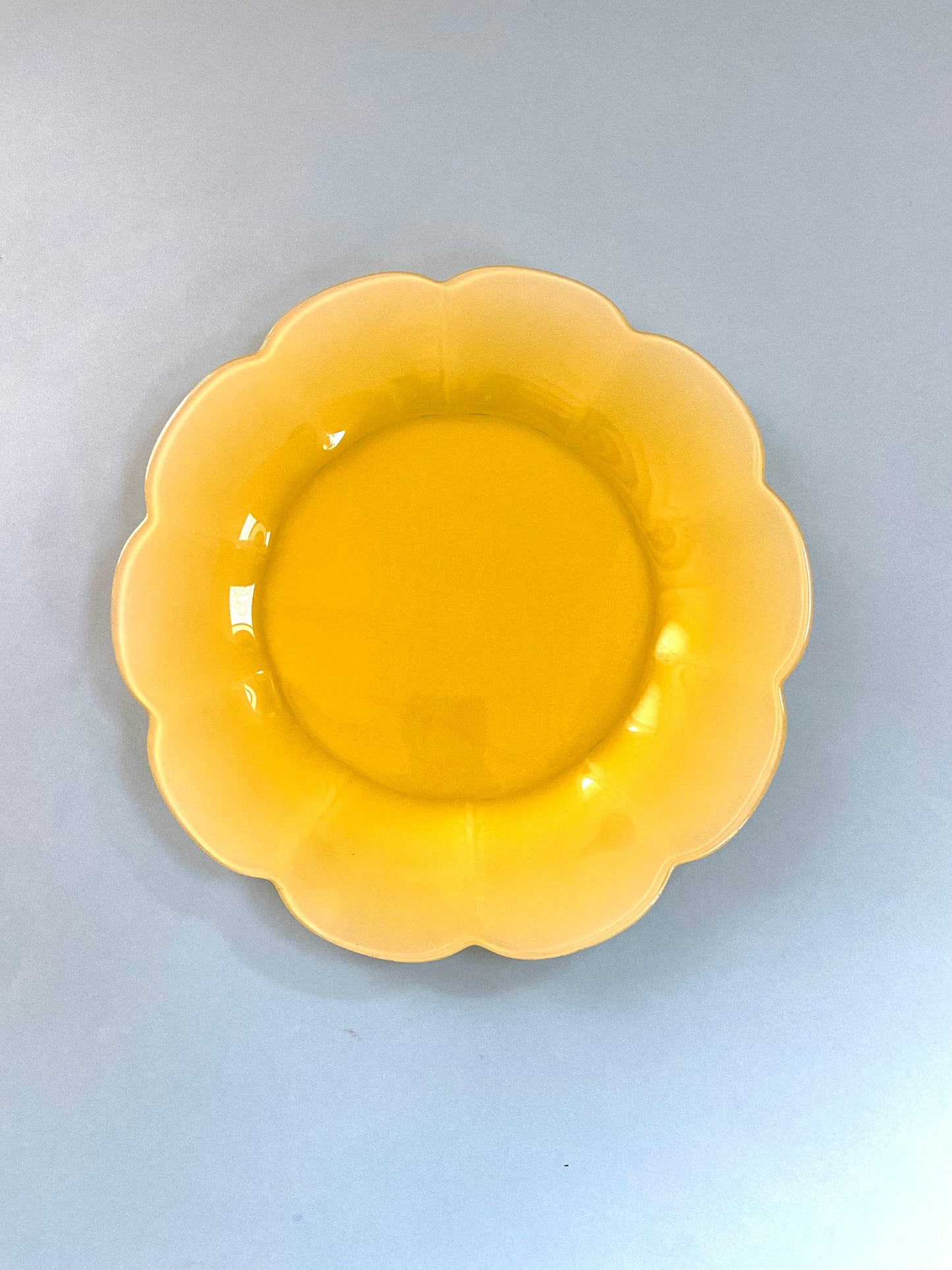 Assiette forme fleur JAUNE SOLEIL