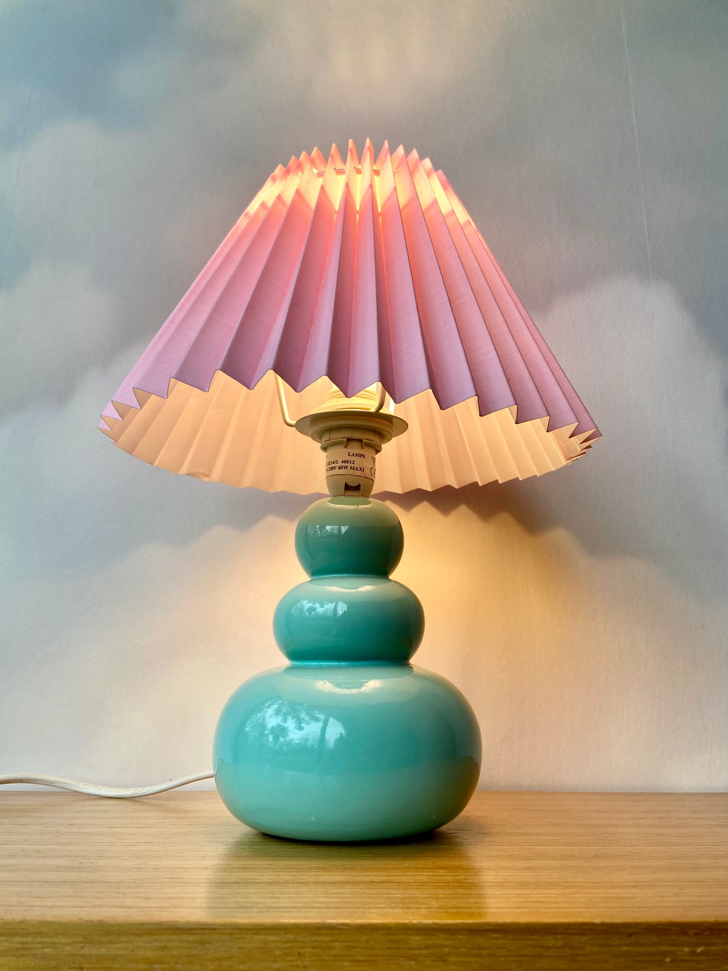 Lampe pied céramique BOULES Bleu lagon abat jour plissé rose