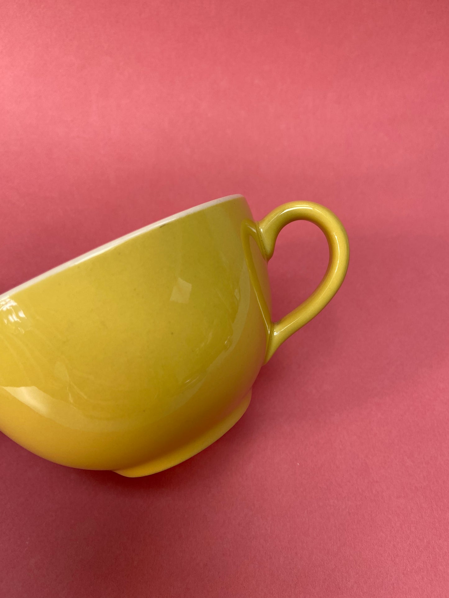 Grande tasse VILLEROY&BOCH jaune (IMPARFAITE)