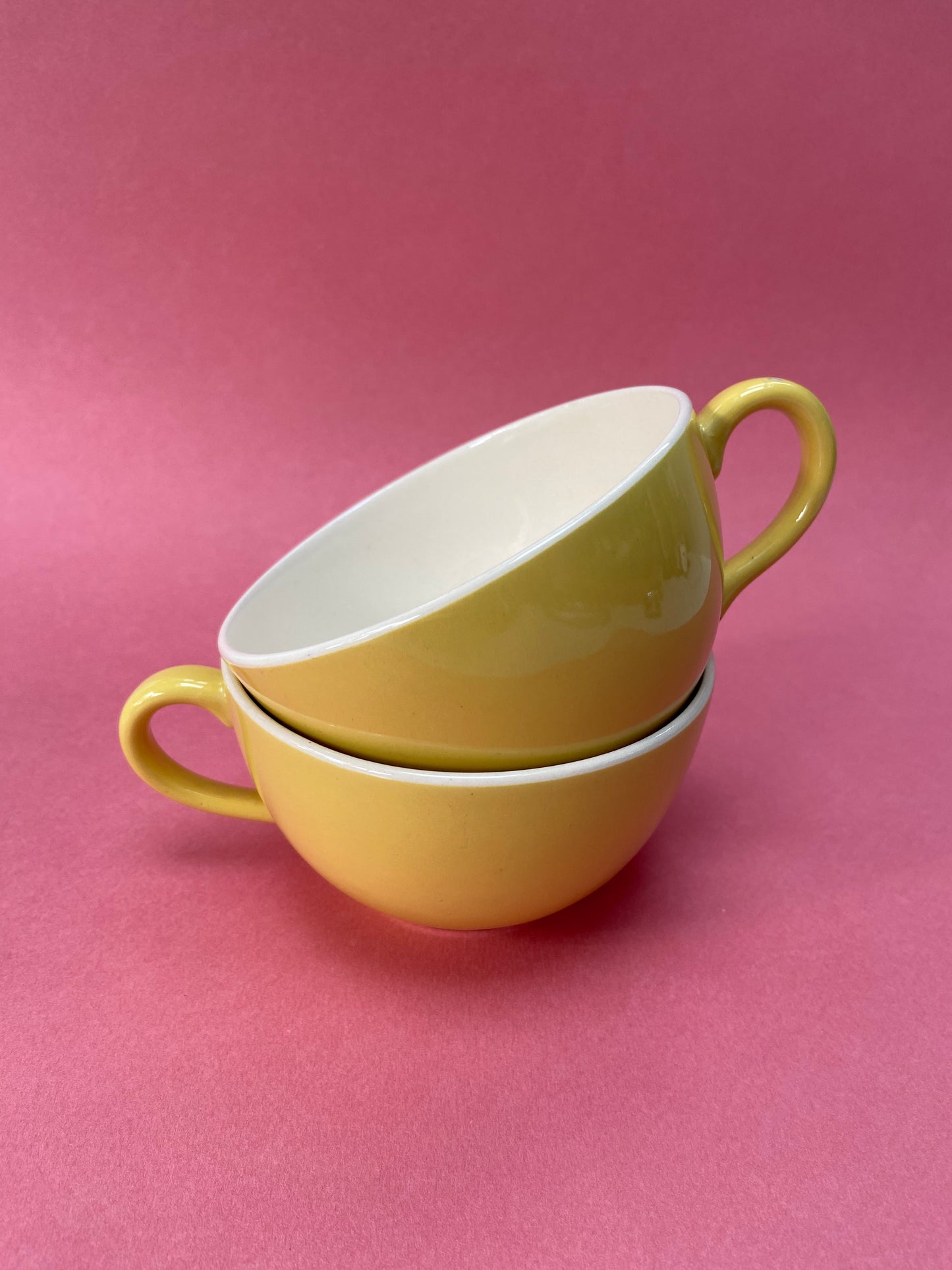 Grande tasse VILLEROY&BOCH jaune (IMPARFAITE)