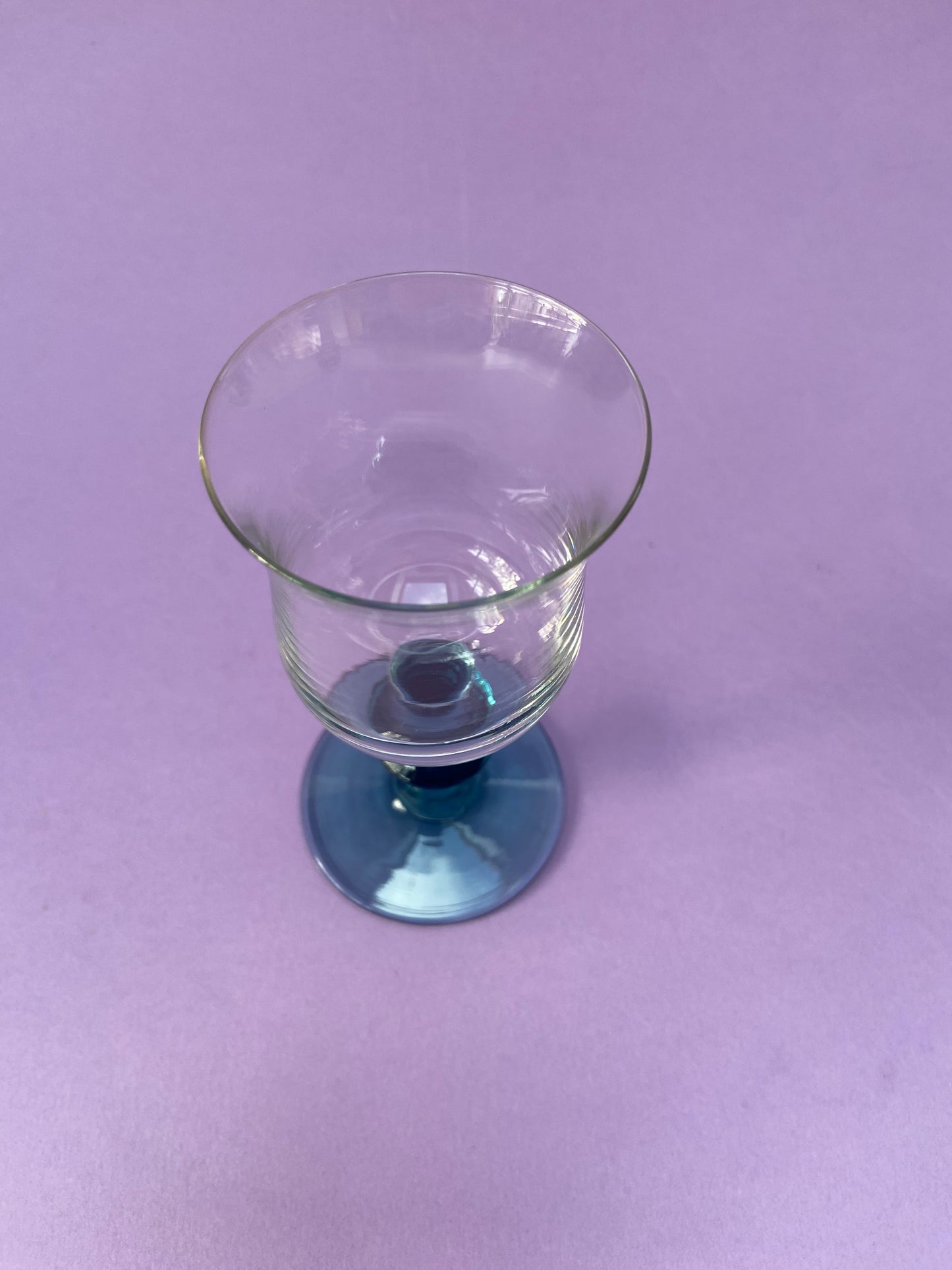 Verre apéritif pied bleu nuit