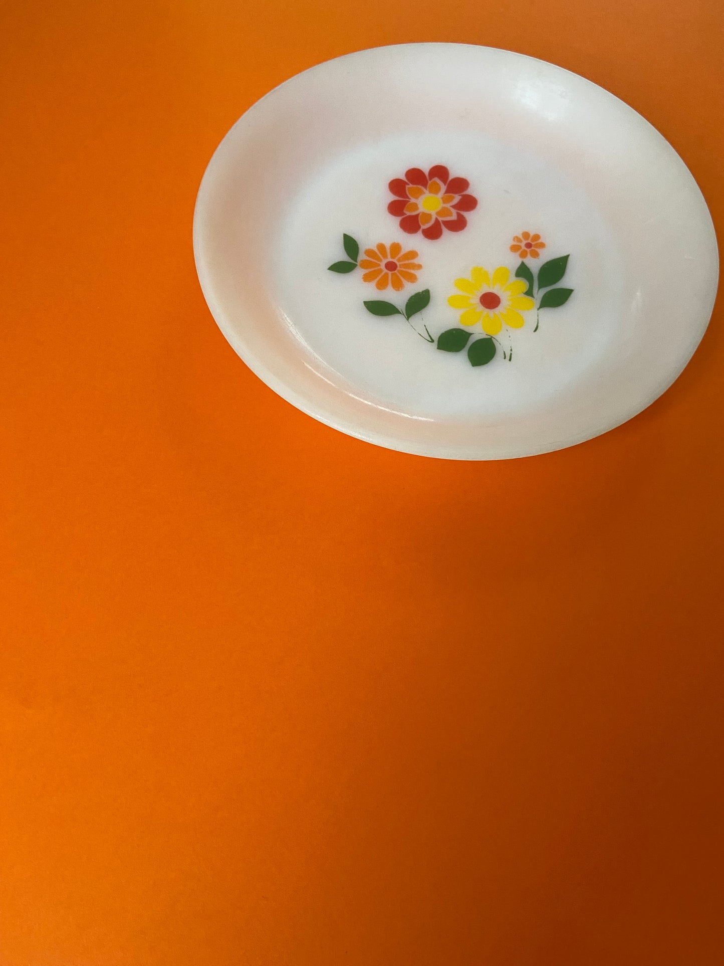 Arcopal deep plate with FLOWERS motif