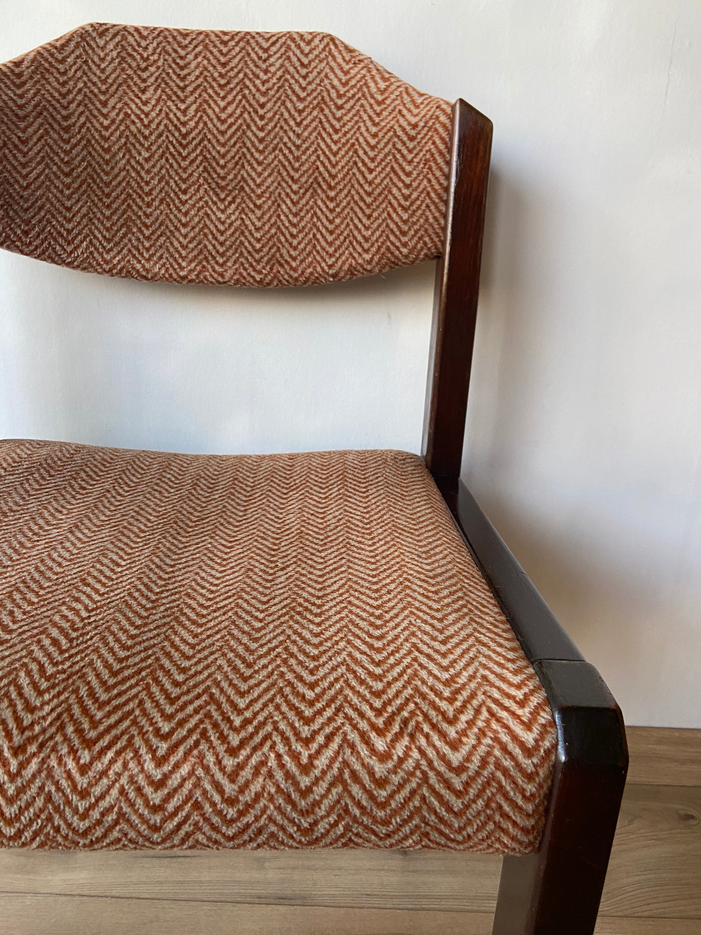 Vintage 60s chair in wood and fabric