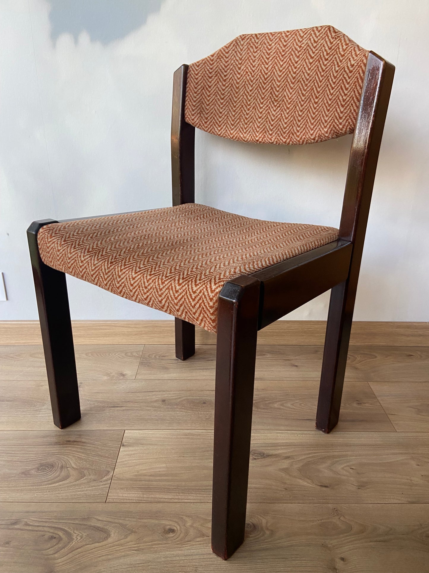 Vintage 60s chair in wood and fabric