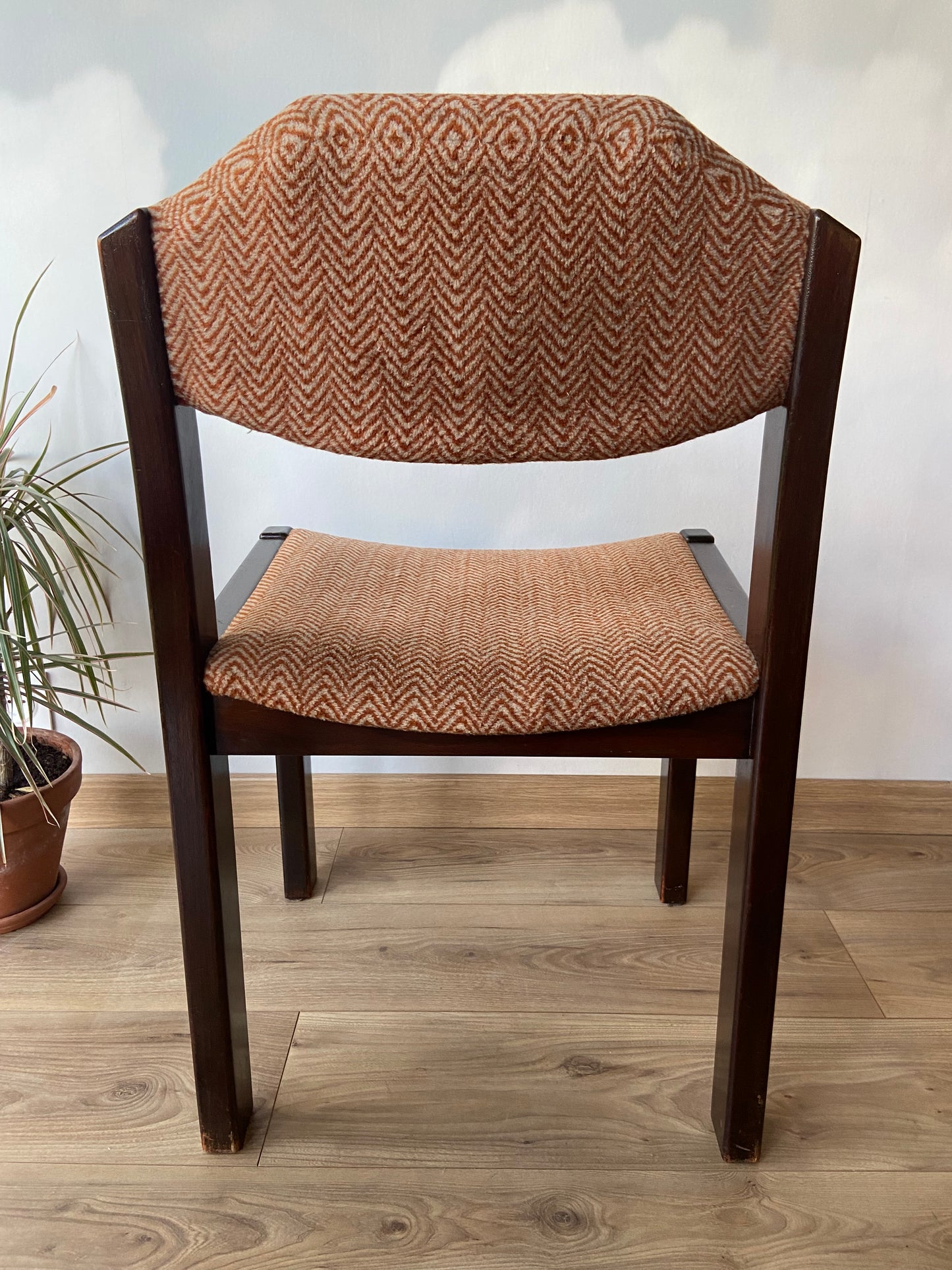 Vintage 60s chair in wood and fabric