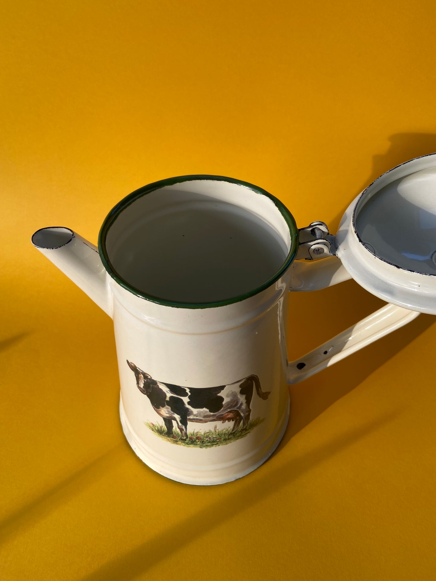 Ancienne cafetière émaillée VACHE