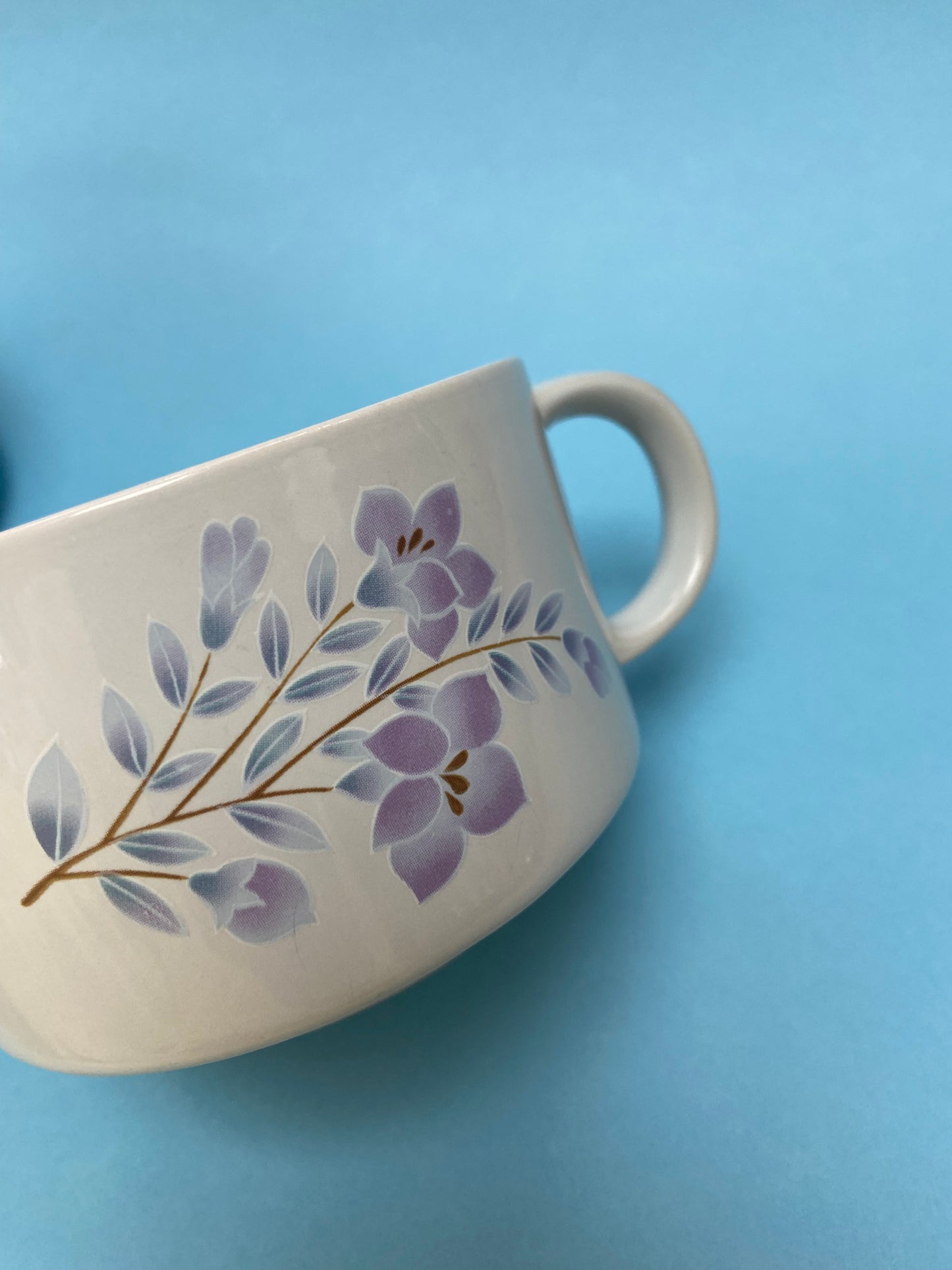 Duo of large cups with pastel flower pattern