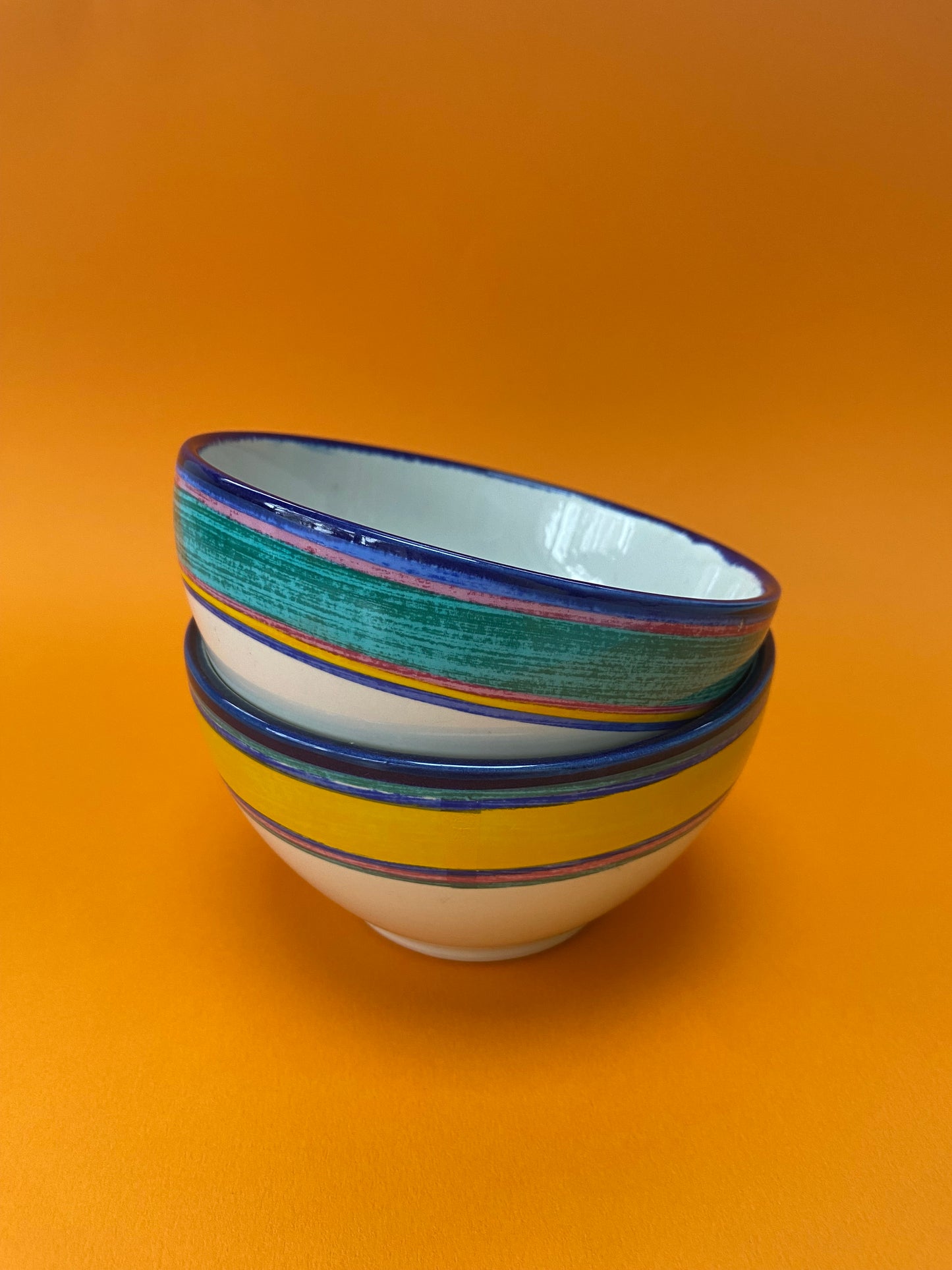 Duo bowls colored lines