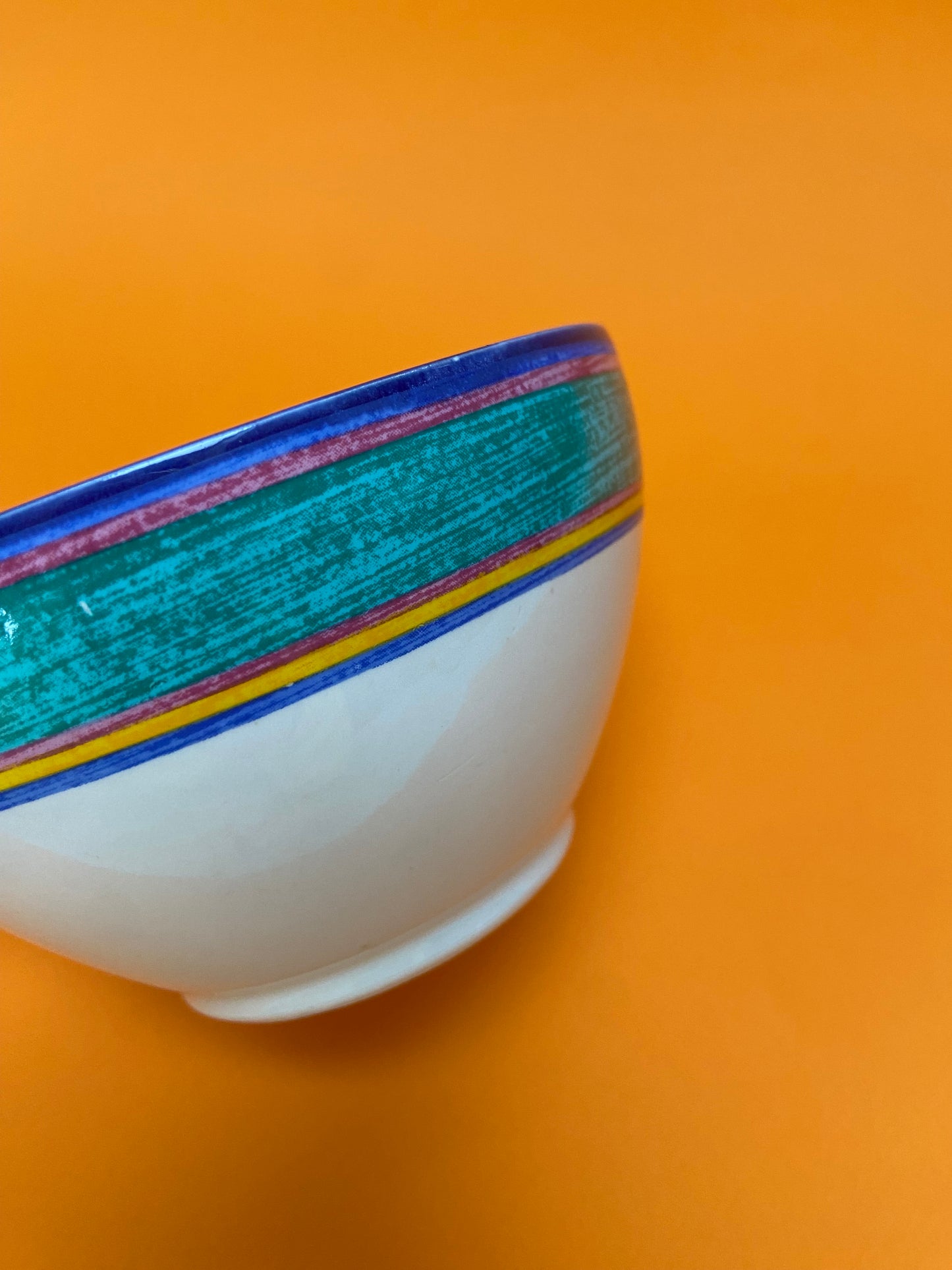 Duo bowls colored lines