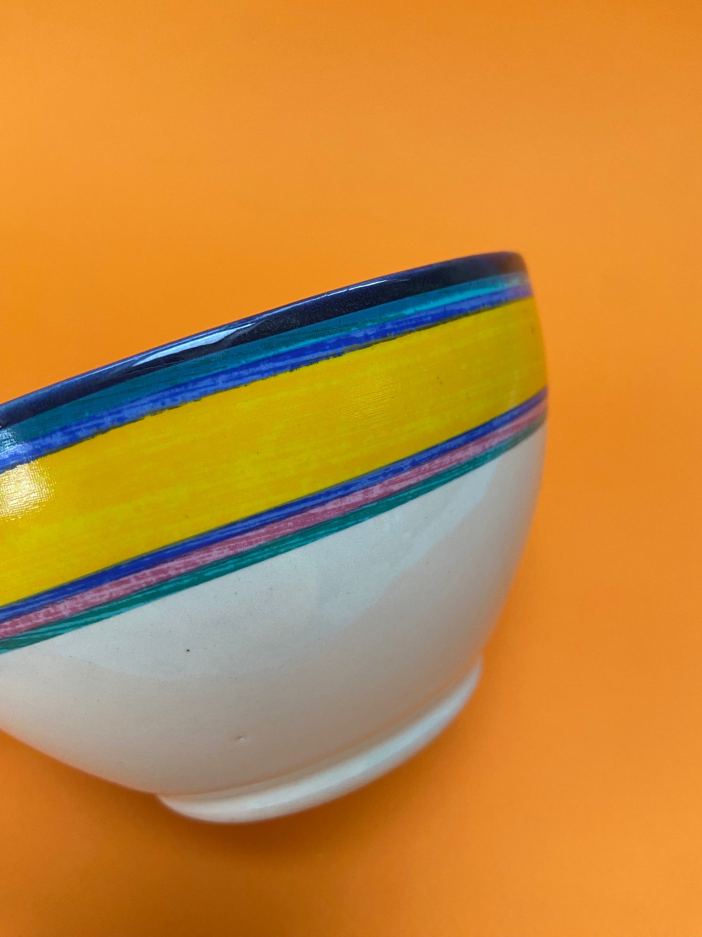 Duo bowls colored lines