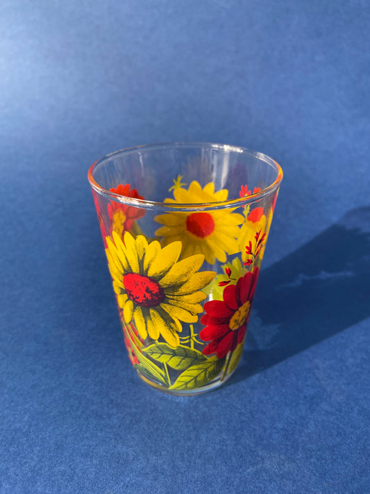 Verre à eau fleuri