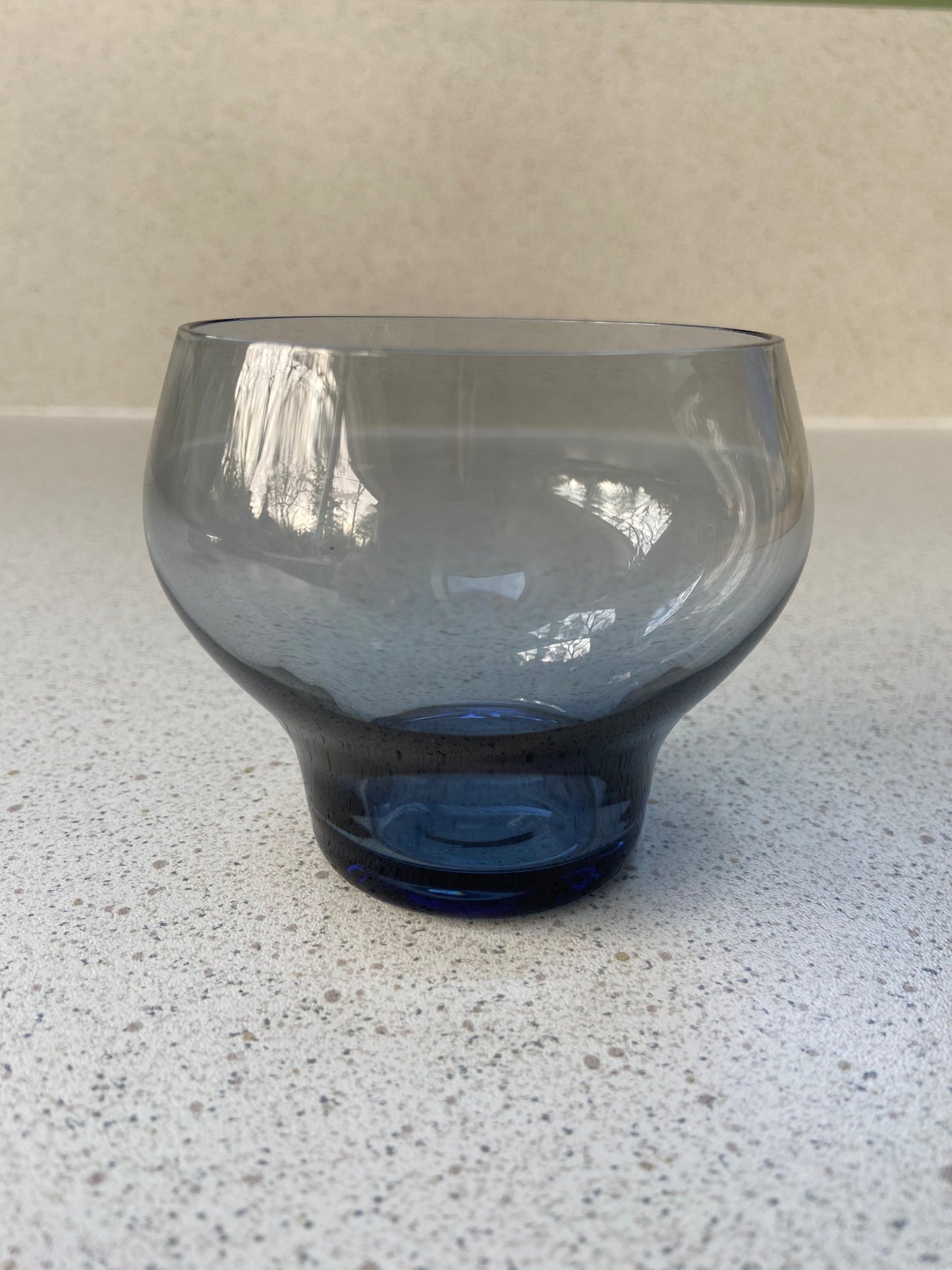 Verre à eau bleuté