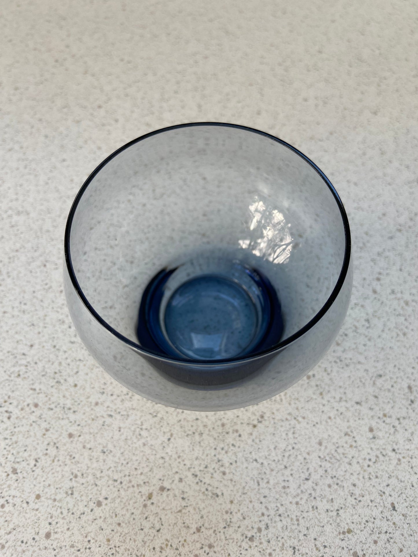 Verre à eau bleuté