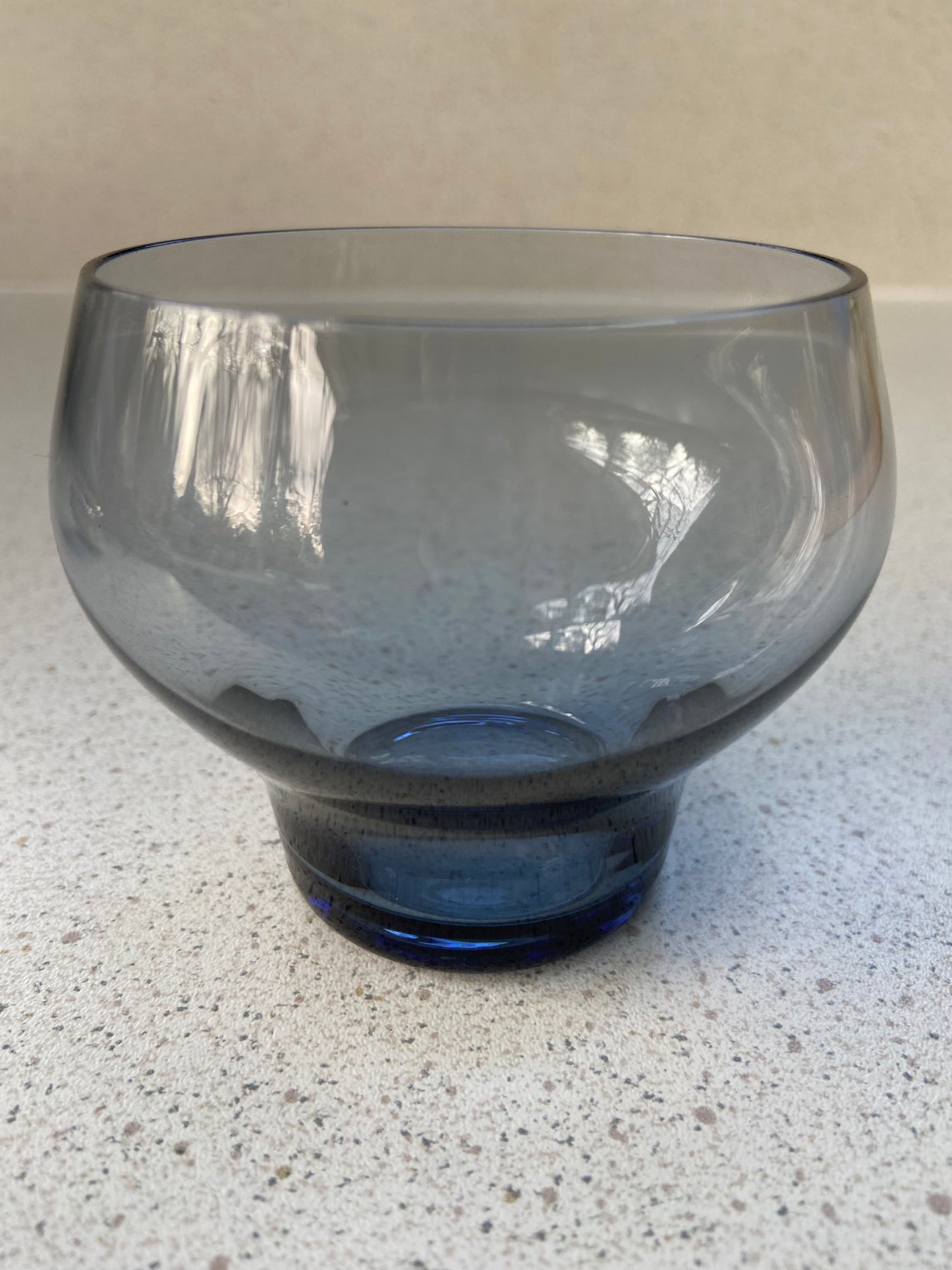 Verre à eau bleuté