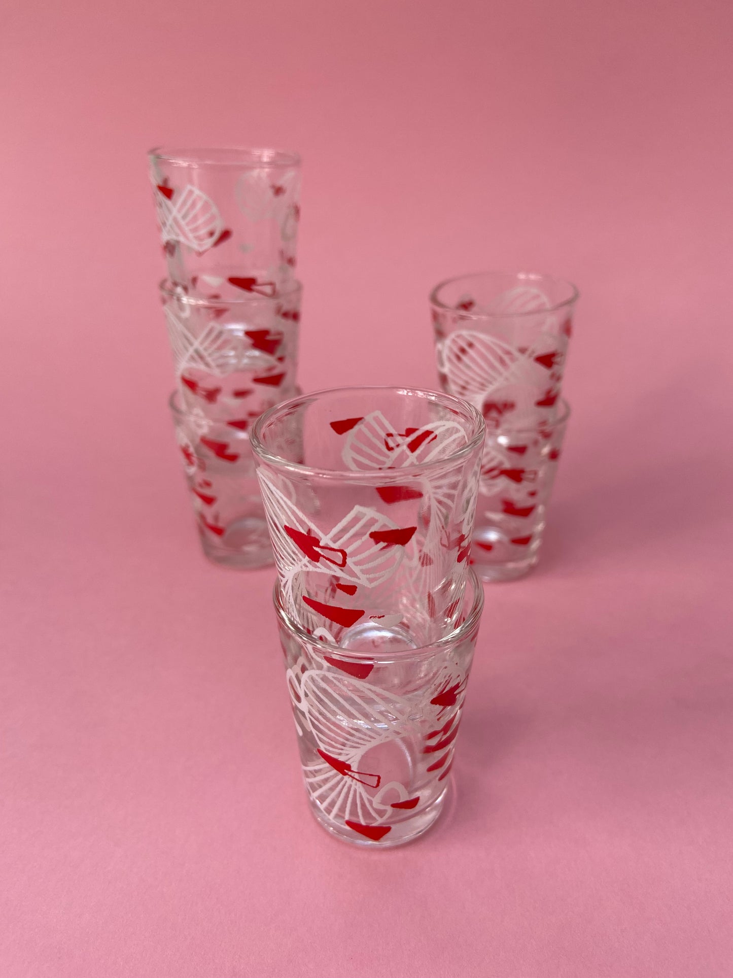 Lot de 8 verres à liqueur motif géométrique