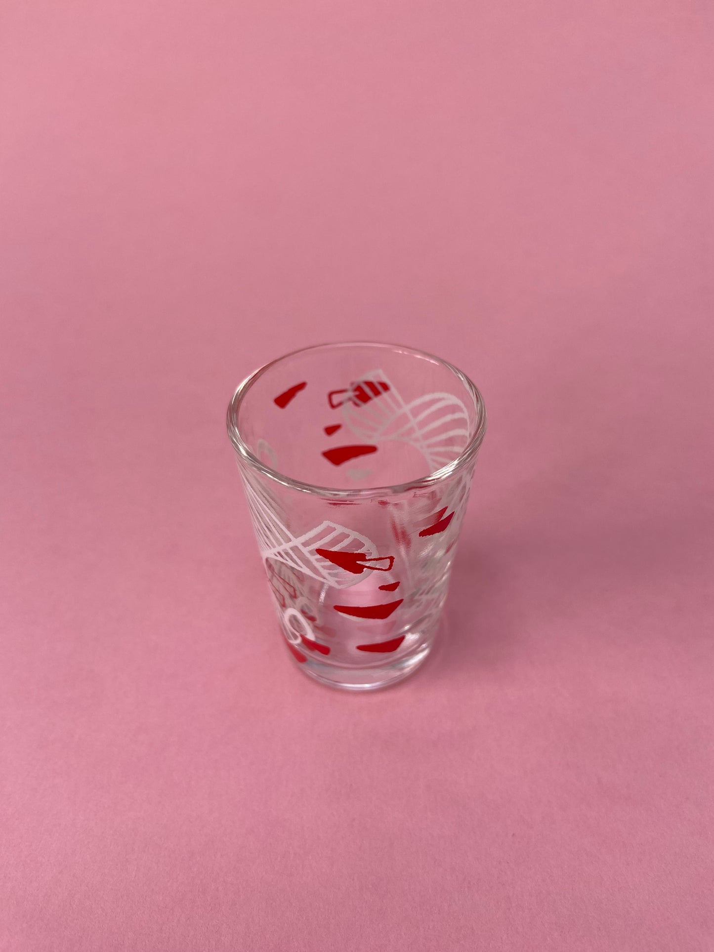 Lot de 8 verres à liqueur motif géométrique