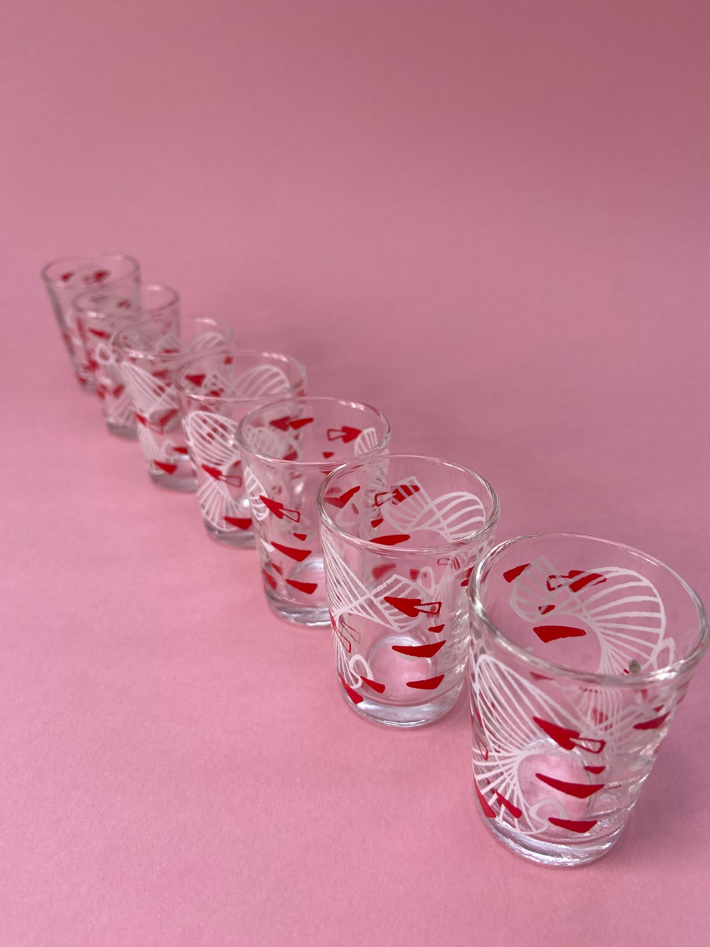 Lot de 8 verres à liqueur motif géométrique