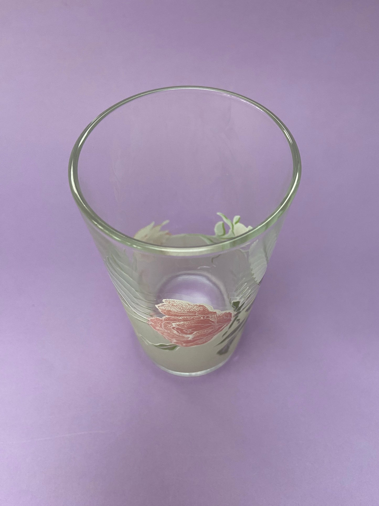 Large glass with ROSES motif