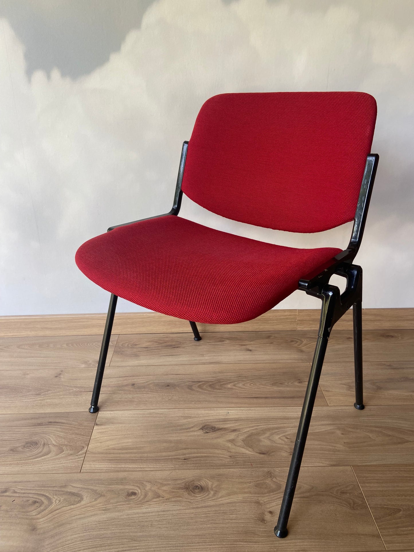 Chaise rouge DSC 106 Giancarlo Piretti pour Castelli Aluminum, Italie, années 1960