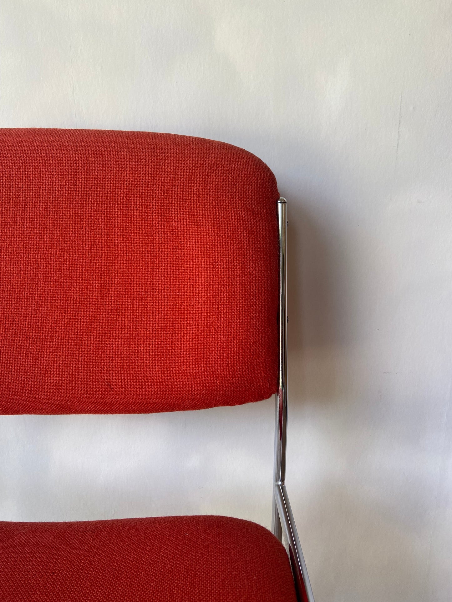 Chaise de bureau vintage Chrome et tissus rouge corail