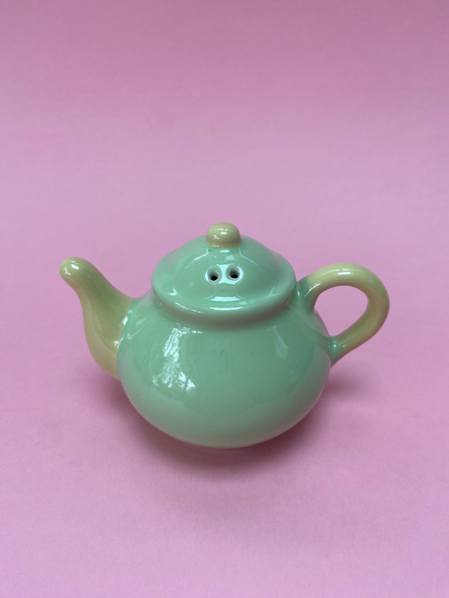 Salt and pepper shaker duo PASTEL TEAPOTS