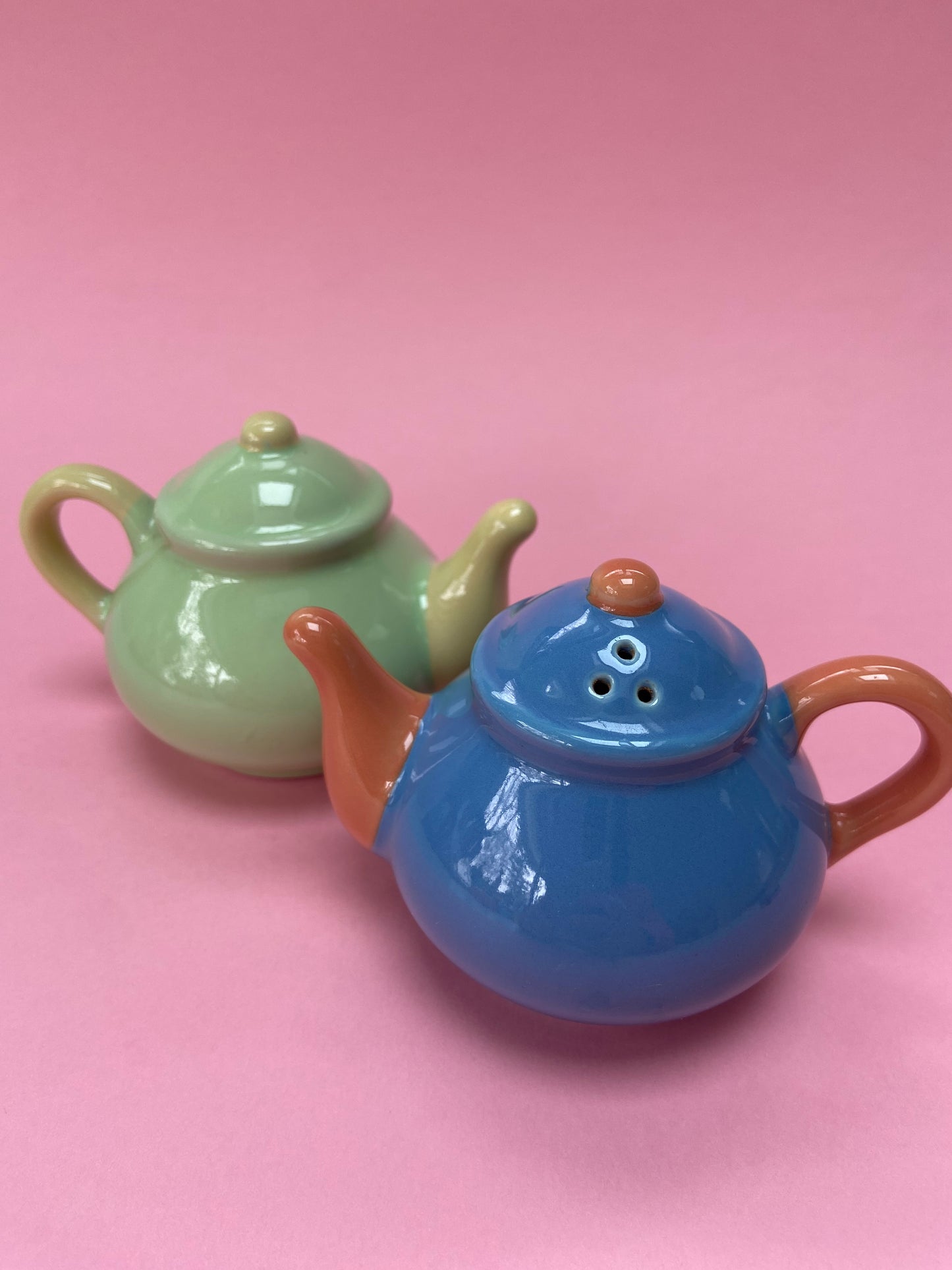 Salt and pepper shaker duo PASTEL TEAPOTS