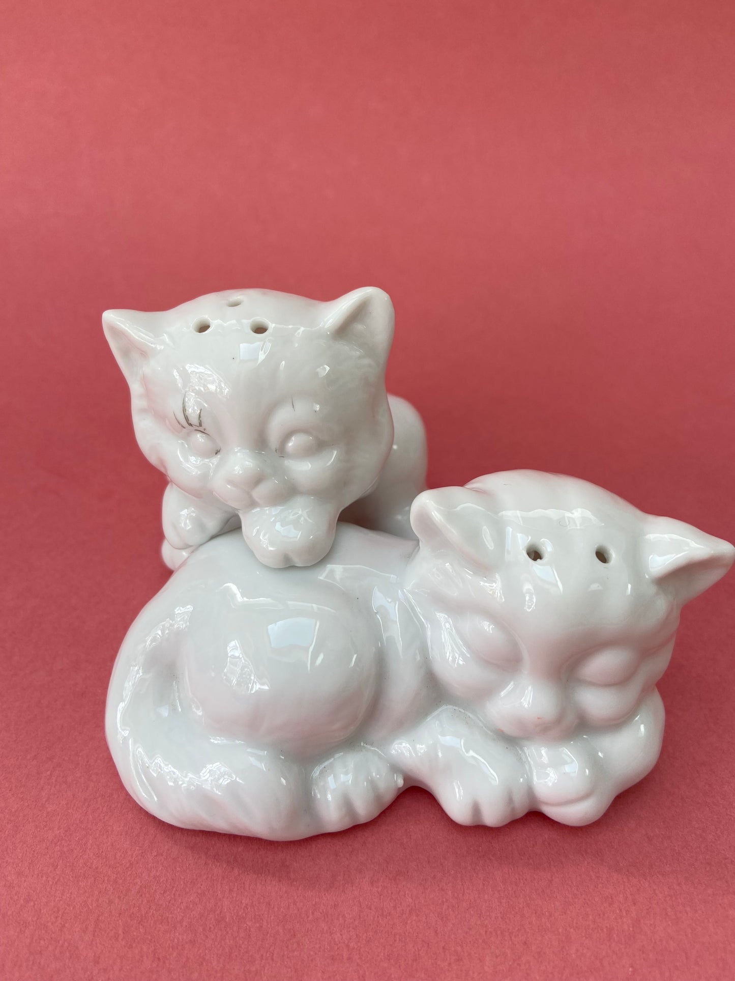 WHITE CAT ceramic salt / pepper shaker