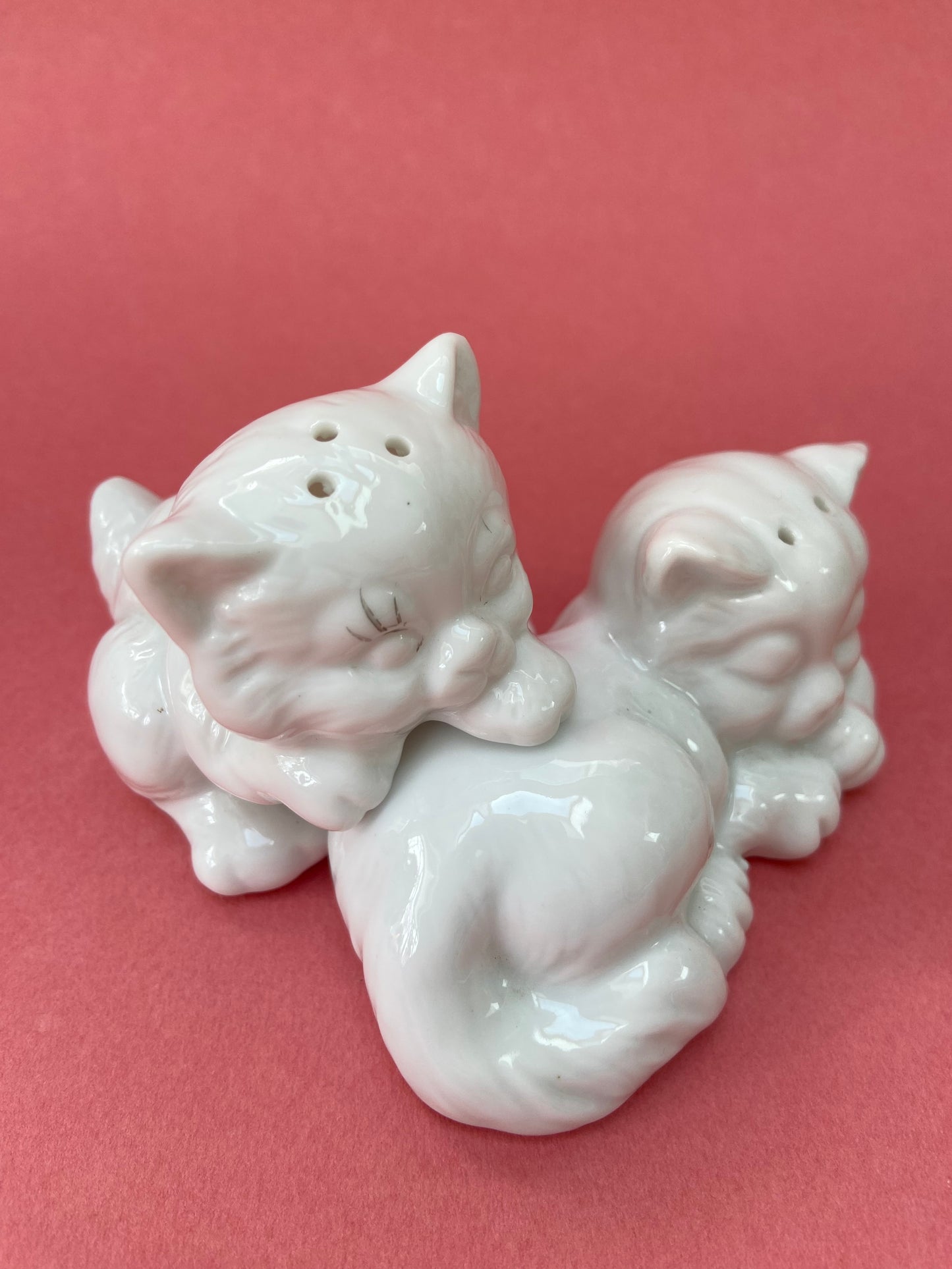 WHITE CAT ceramic salt / pepper shaker