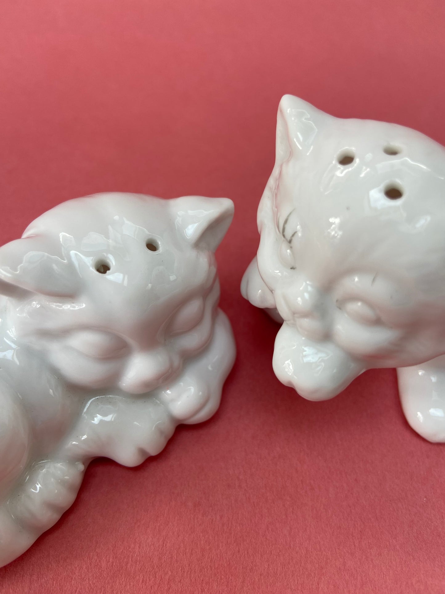 WHITE CAT ceramic salt / pepper shaker