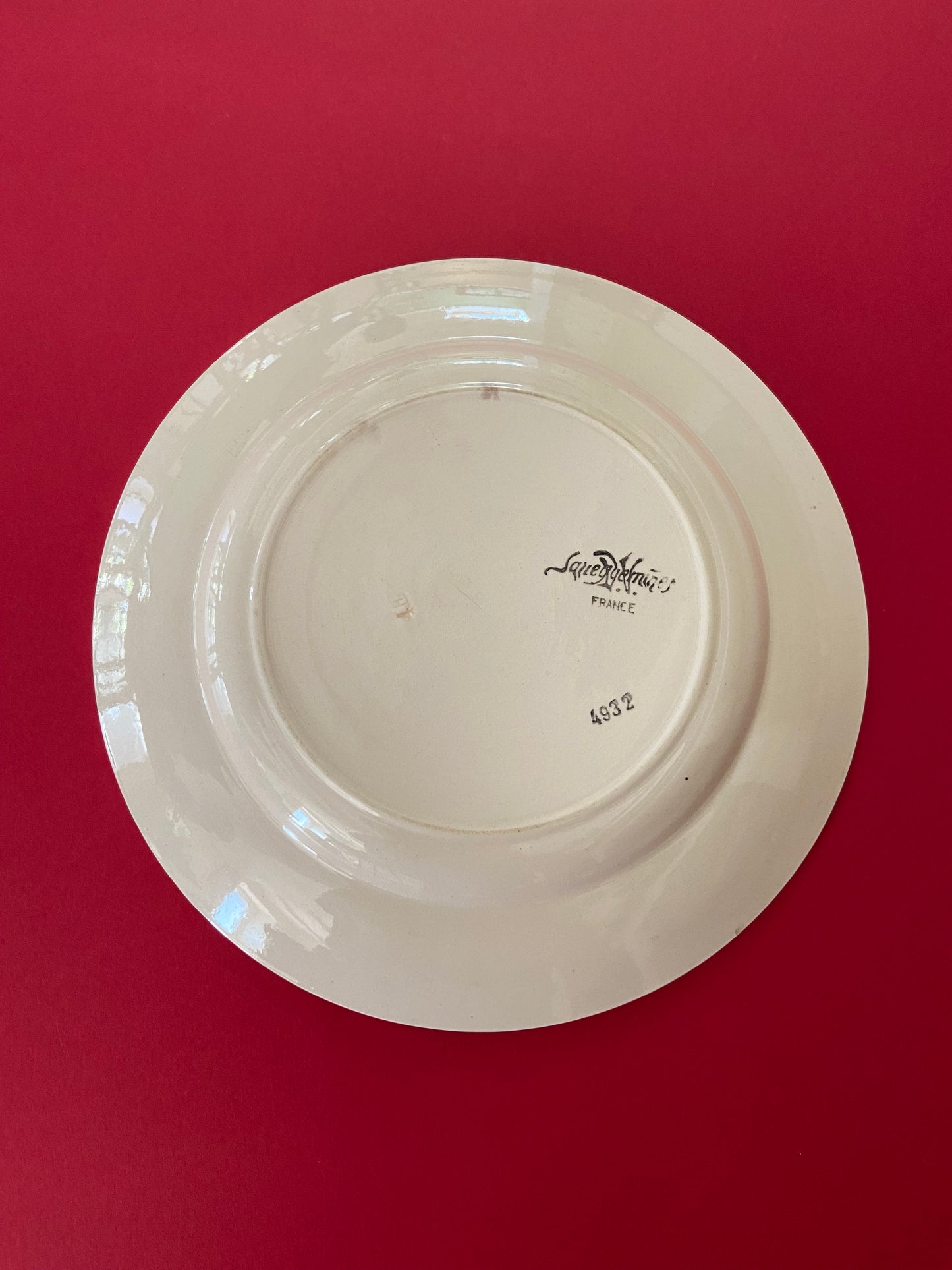 Assiette plate SARREGUEMINES lignes bleues et bordeaux