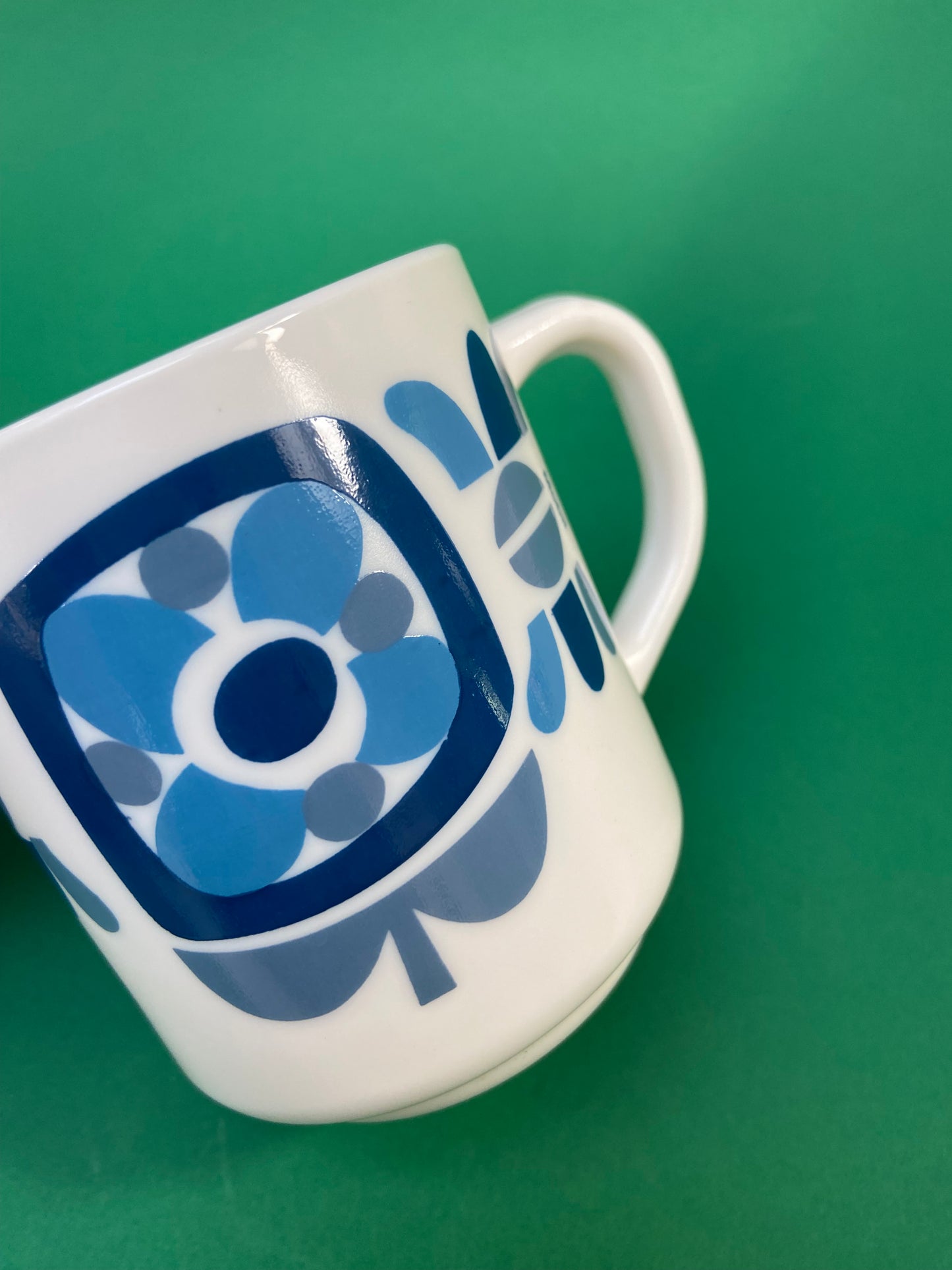 Arcopal MOBIL mug in BLUE color