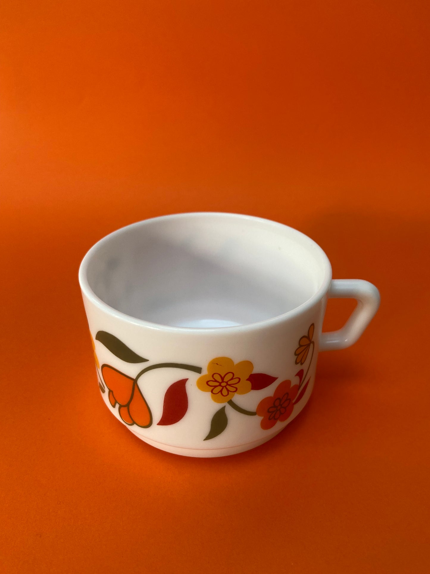 Large vintage Arcopal mug with Seventies motif