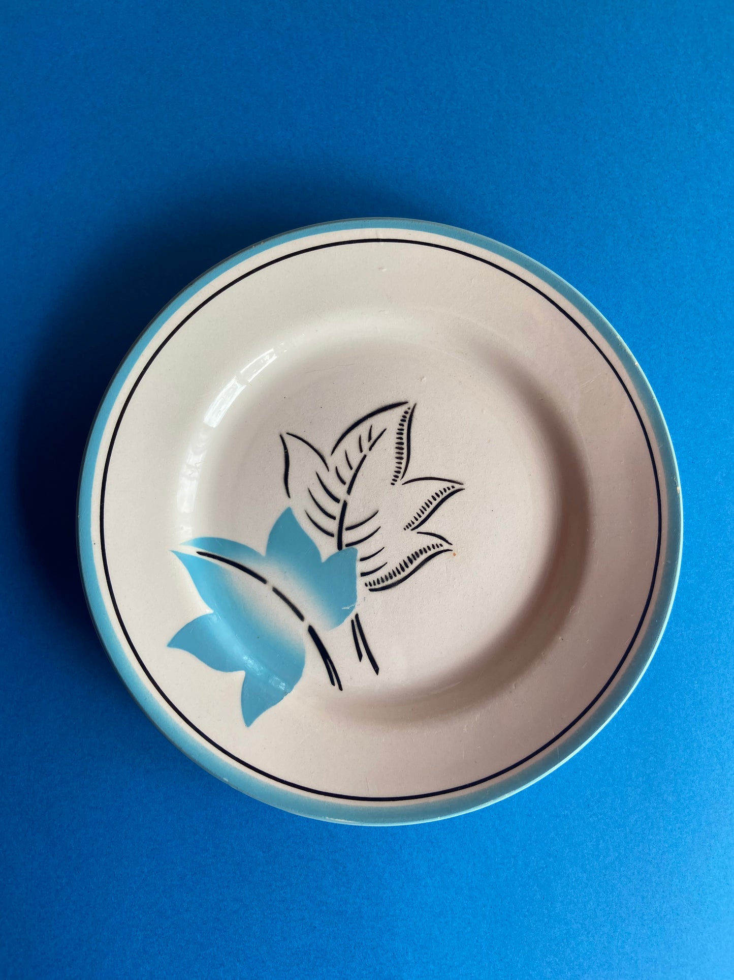 BADONVILLER flat plate with blue leaf pattern