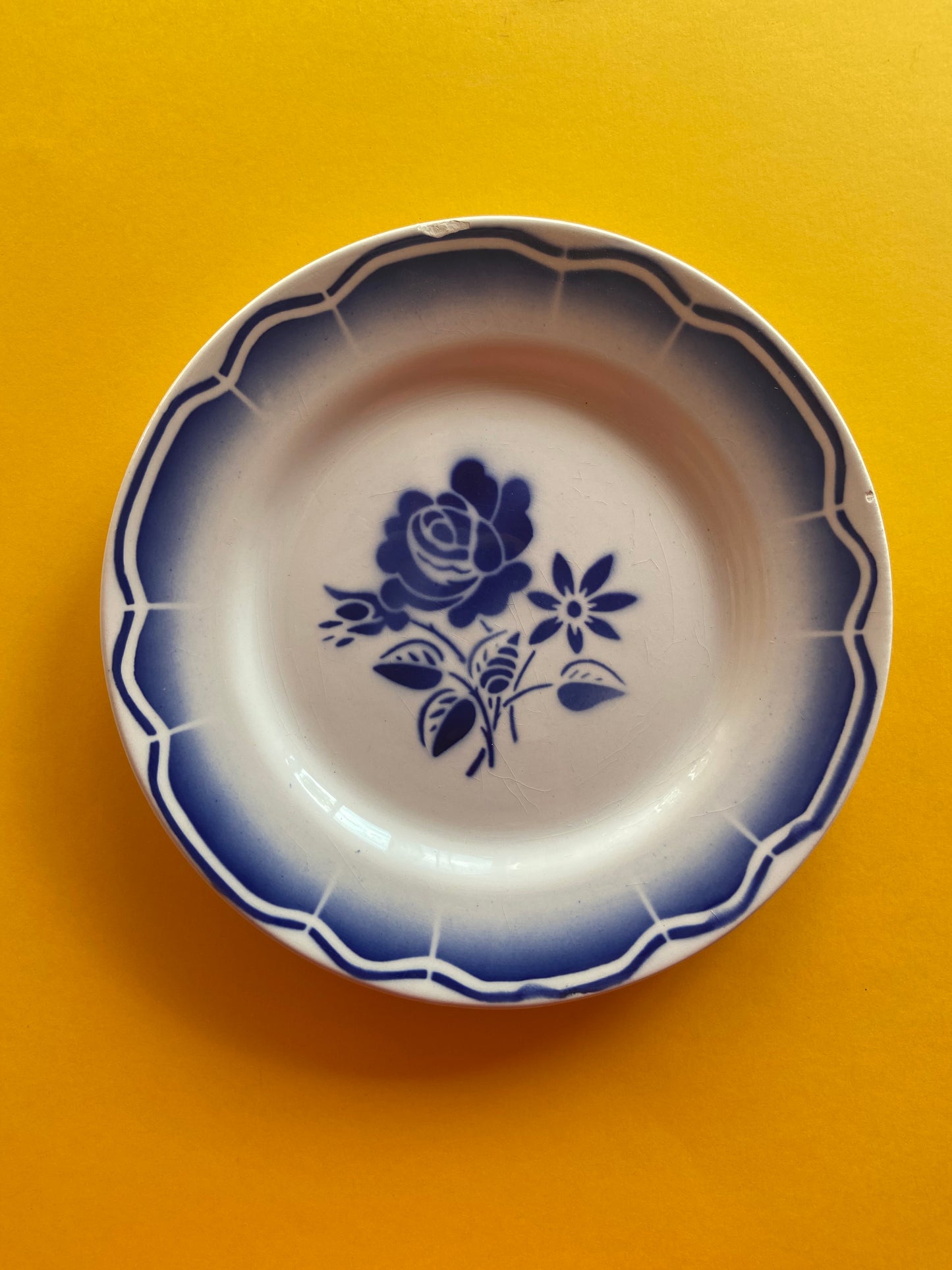 BADONVILLER dessert plate with blue floral pattern