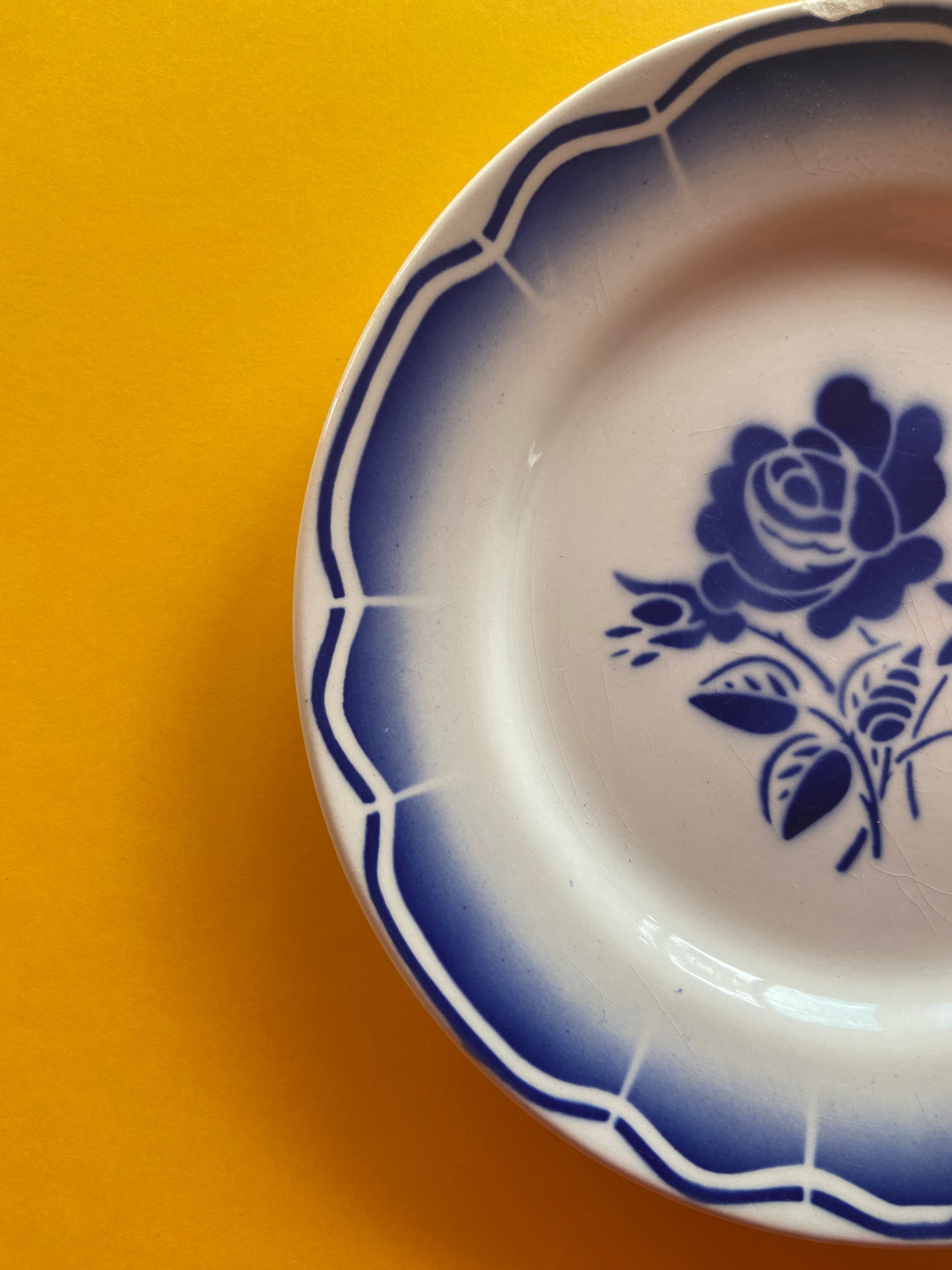 BADONVILLER dessert plate with blue floral pattern