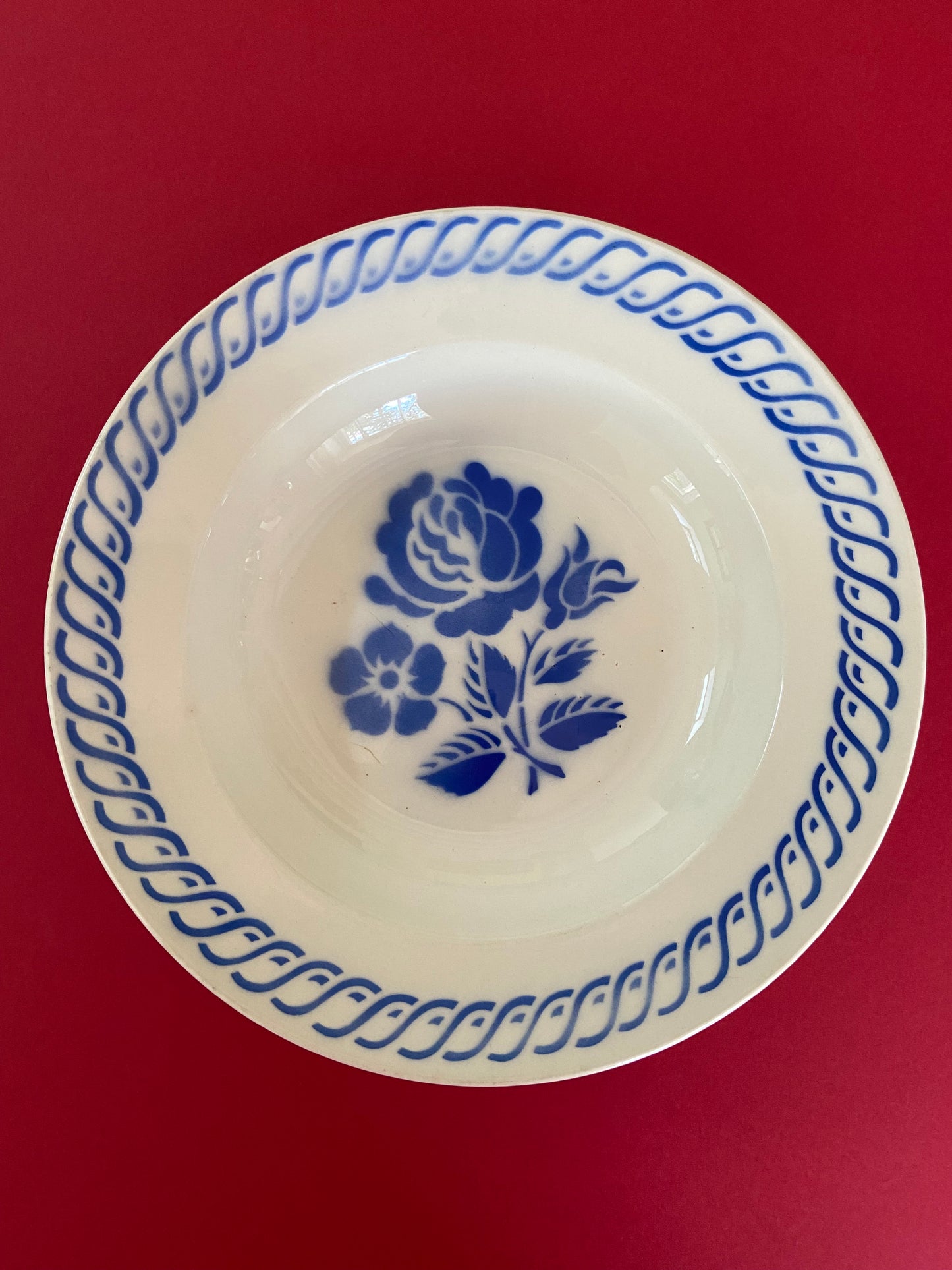 Salad bowl attributed to the BADONVILLER factory with blue flower motif