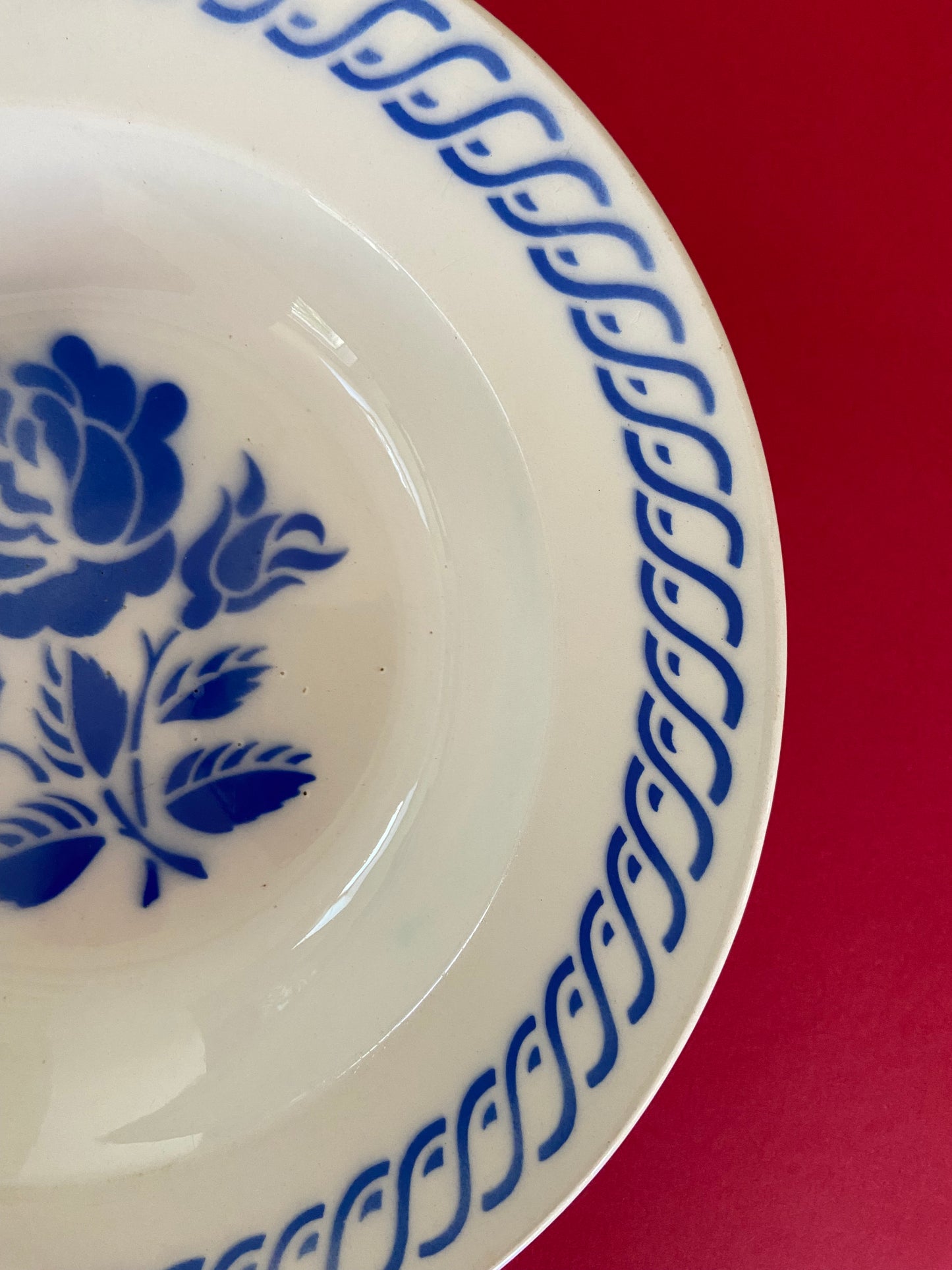 Salad bowl attributed to the BADONVILLER factory with blue flower motif