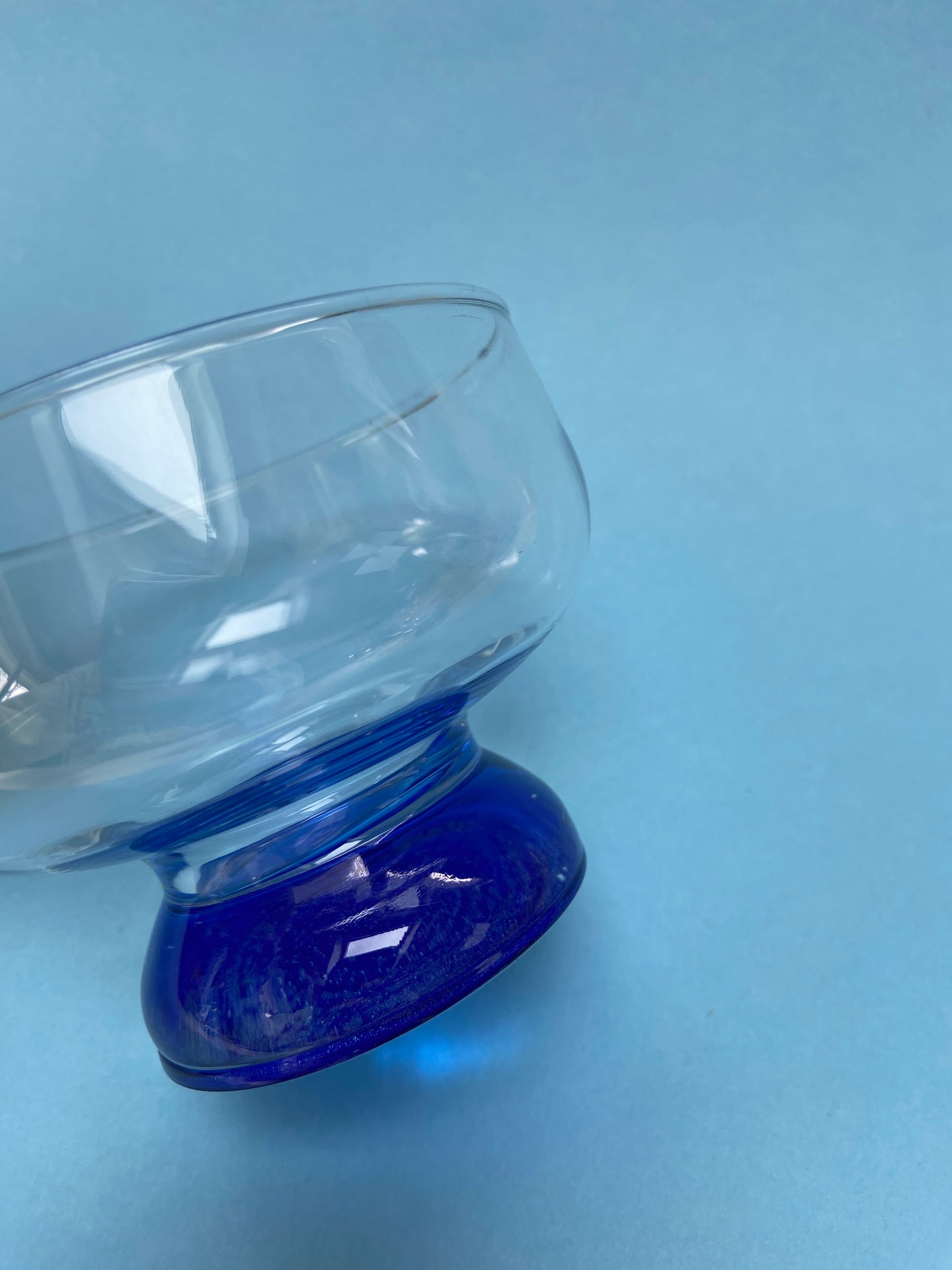 Ice cream / dessert glass cup with blue foot