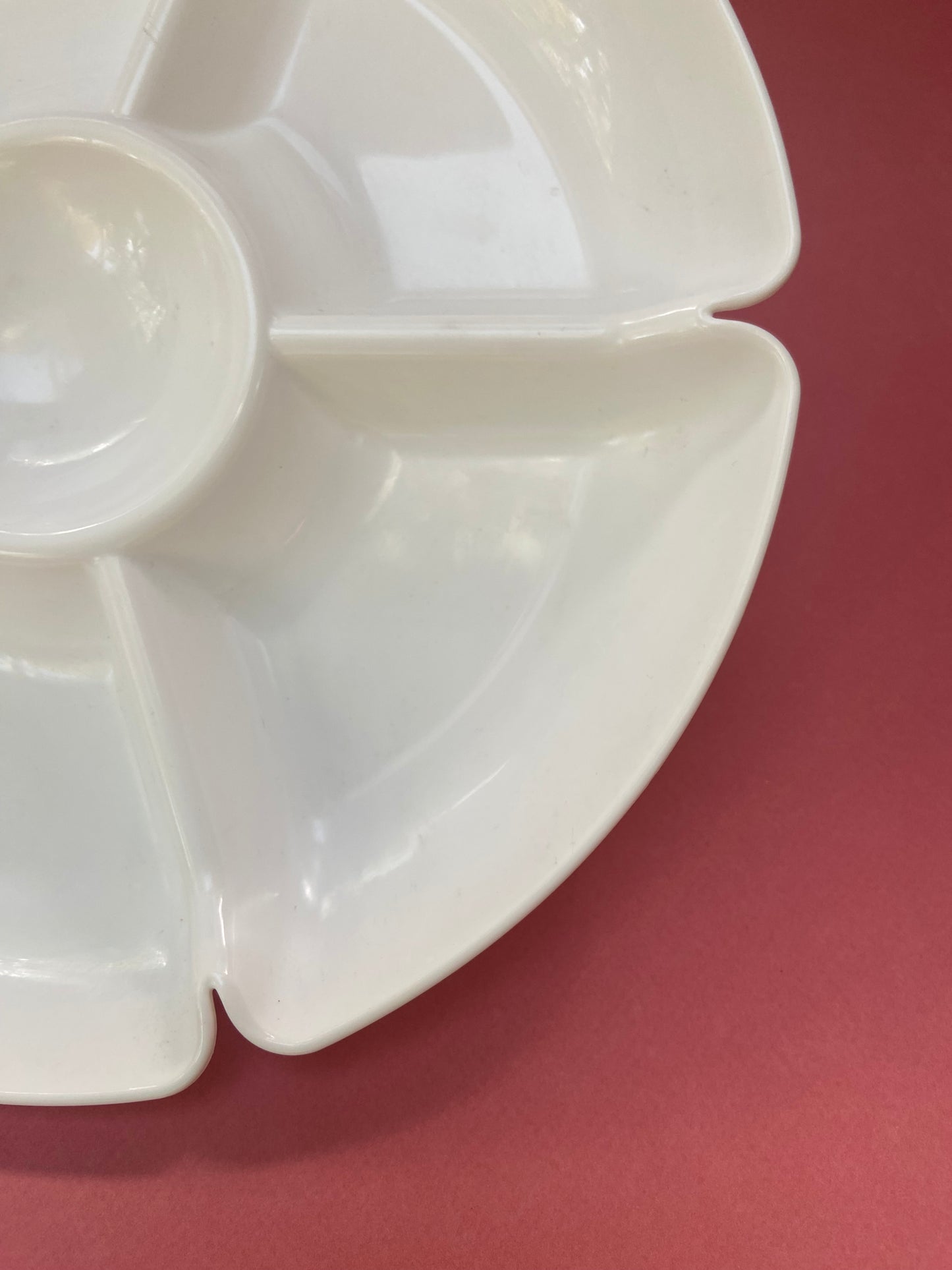 Vintage plastic compartmentalized dish WHITE