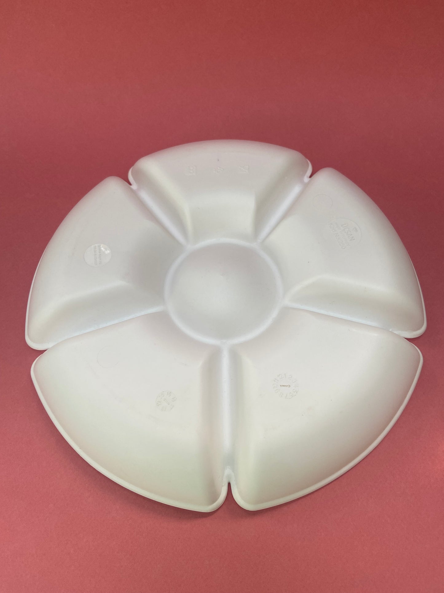 Vintage plastic compartmentalized dish WHITE