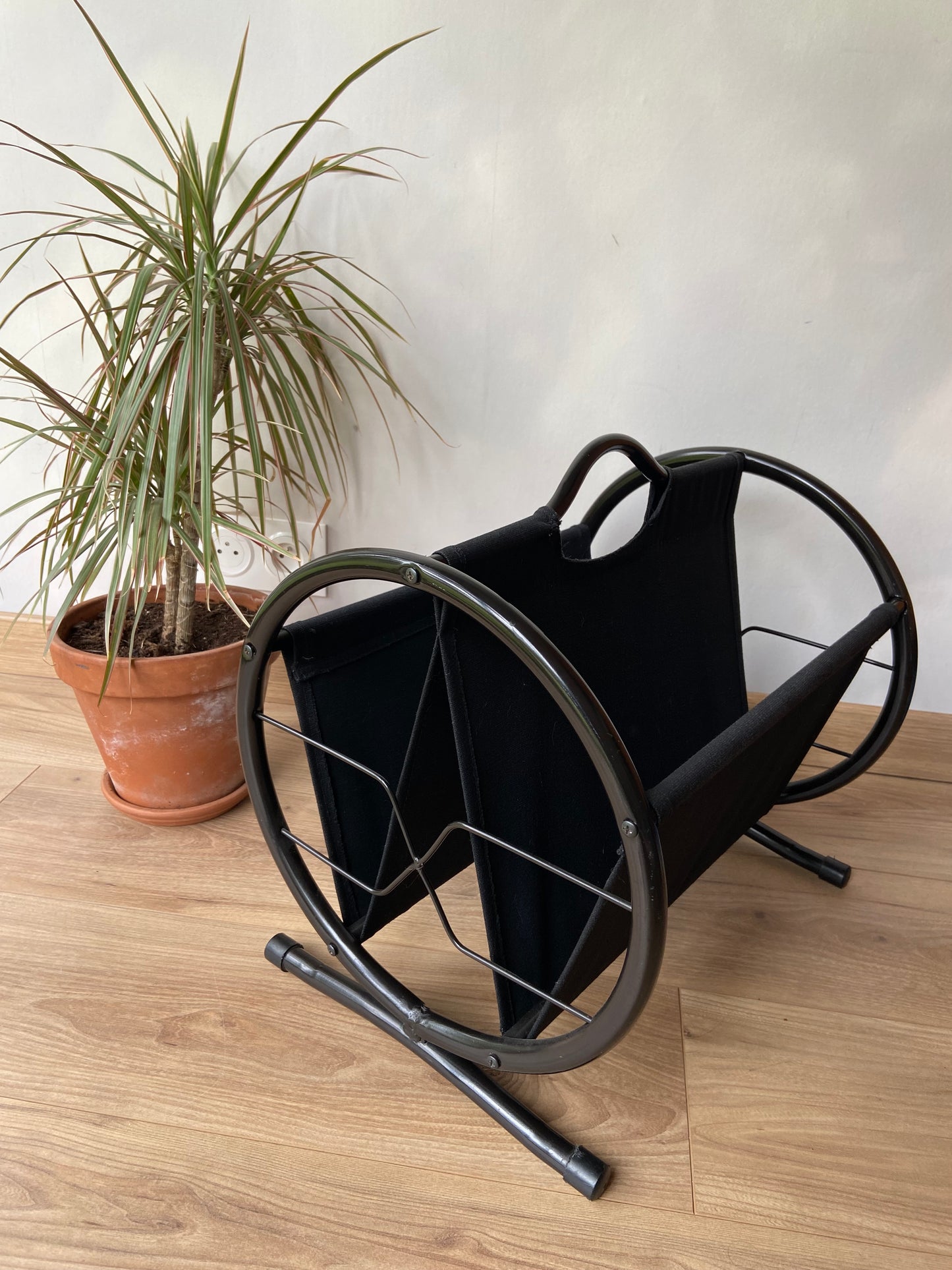 Vintage 70s magazine rack in metal and BLACK fabric