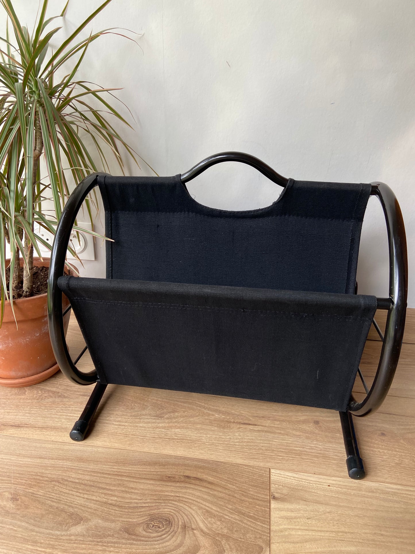 Vintage 70s magazine rack in metal and BLACK fabric